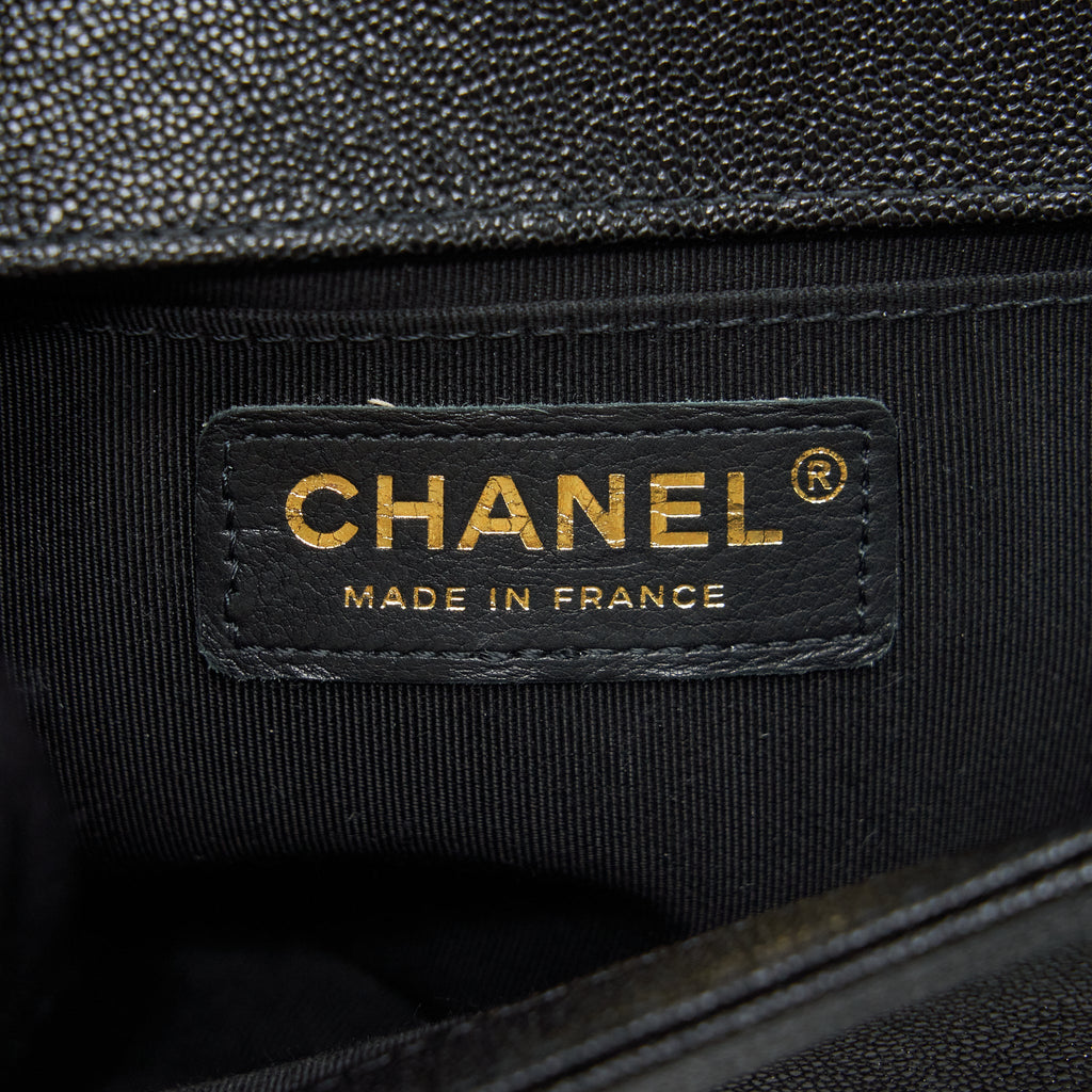 CHANEL MEDIUM BOY CHEVRON CAVIAR BLACK LGHW