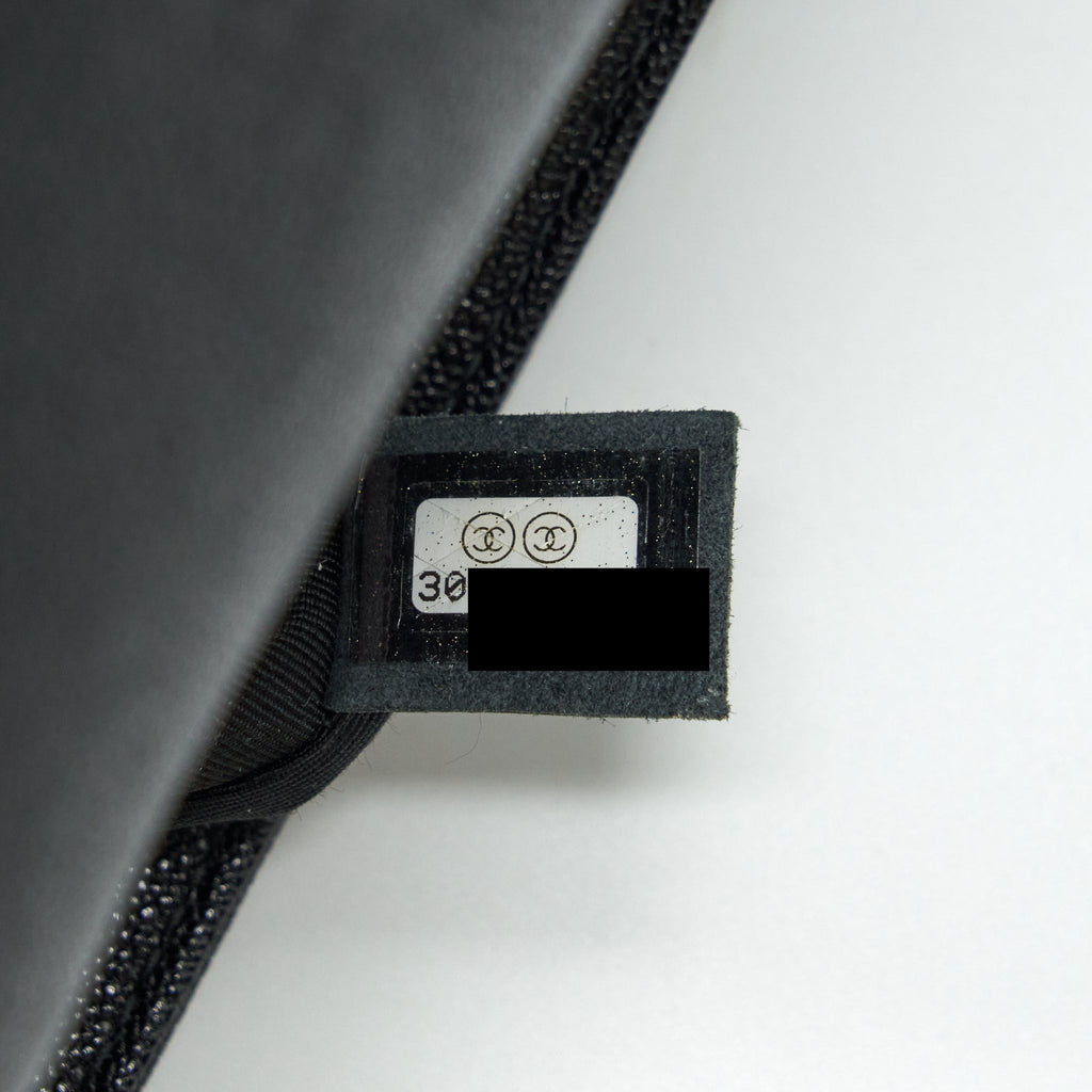 CHANEL MEDIUM BOY CHEVRON CAVIAR BLACK LGHW