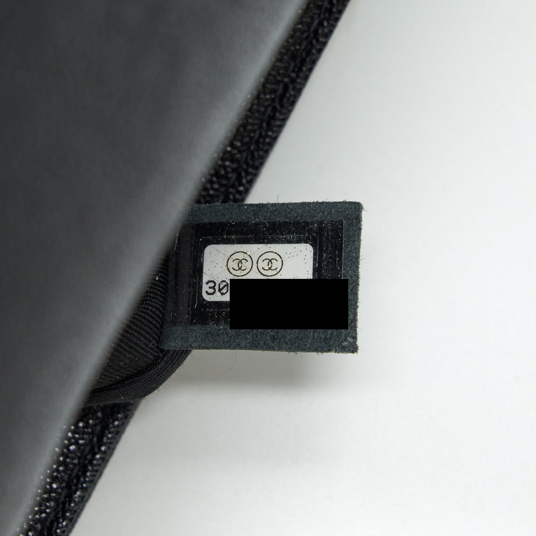 CHANEL MEDIUM BOY CHEVRON CAVIAR BLACK LGHW