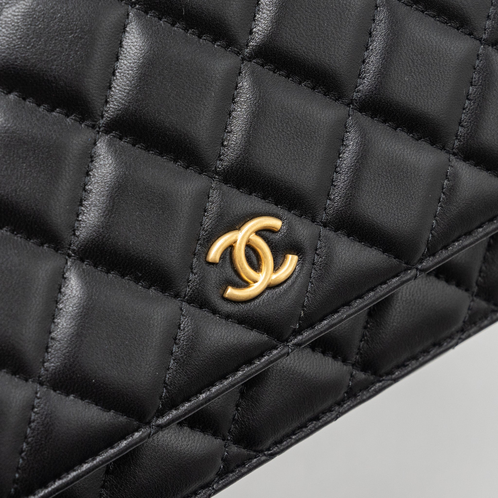 CHANEL COCO HEART WALLET ON CHAIN LAMBSKIN BLACK GHW (MICROCHIP)