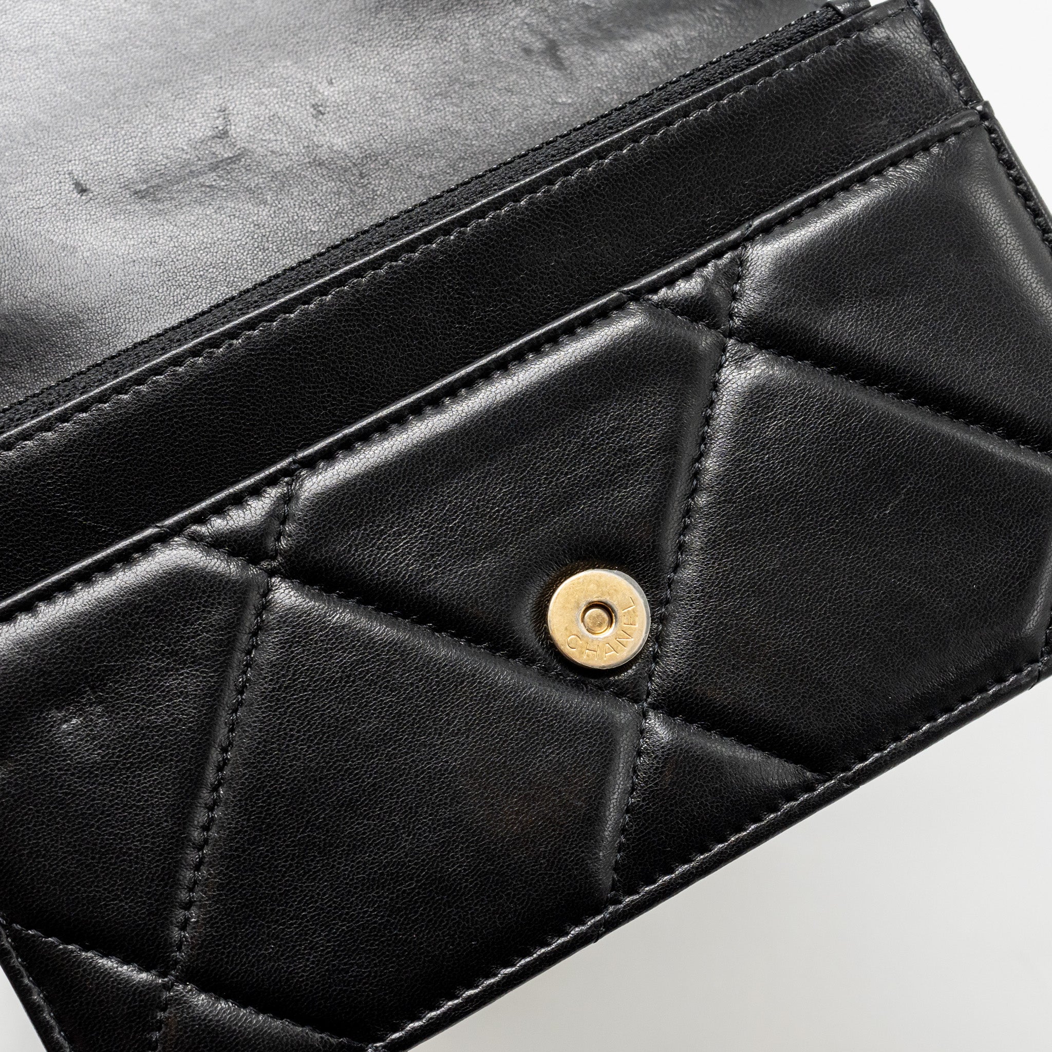 CHANEL 19 WALLET ON CHAIN LAMBSKIN BLACK MULTICOLOUR HARDWARE
