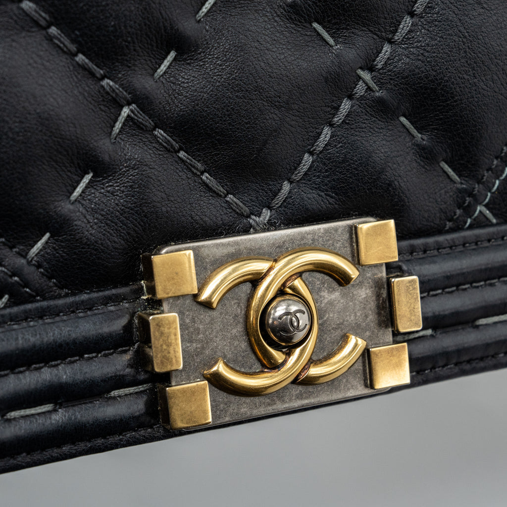 CHANEL MEDIUM BOY BAG CALFSKIN BLACK MULTICOLOUR HARDWARE