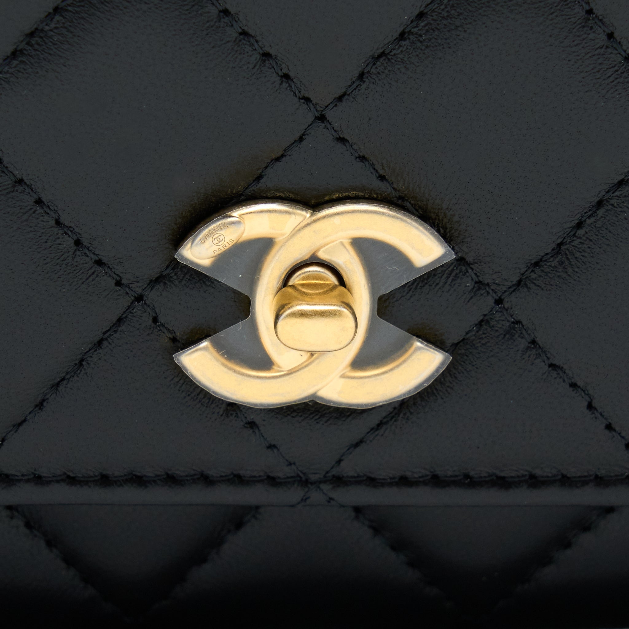 CHANEL 22B PEARL CRUSH WALLET ON CHAIN LAMBSKIN BLACK GHW (MICROCHIP)
