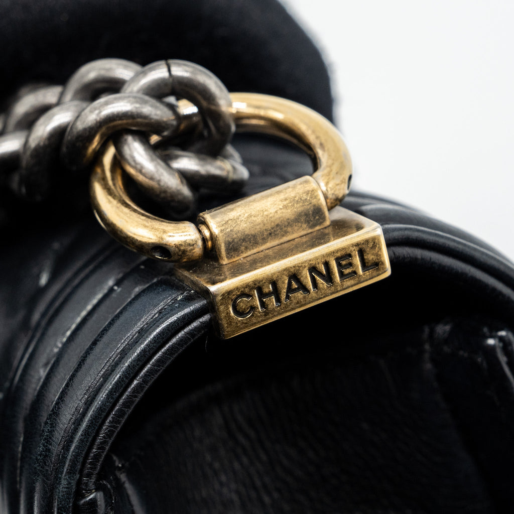 CHANEL MEDIUM BOY BAG CALFSKIN BLACK MULTICOLOUR HARDWARE