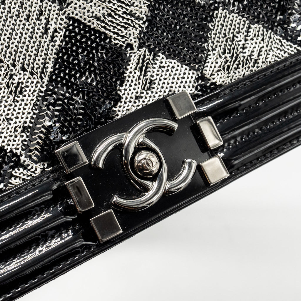 CHANEL MEDIUM BOY BAG SEQUIN/PATENT BLACK/WHITE SHW