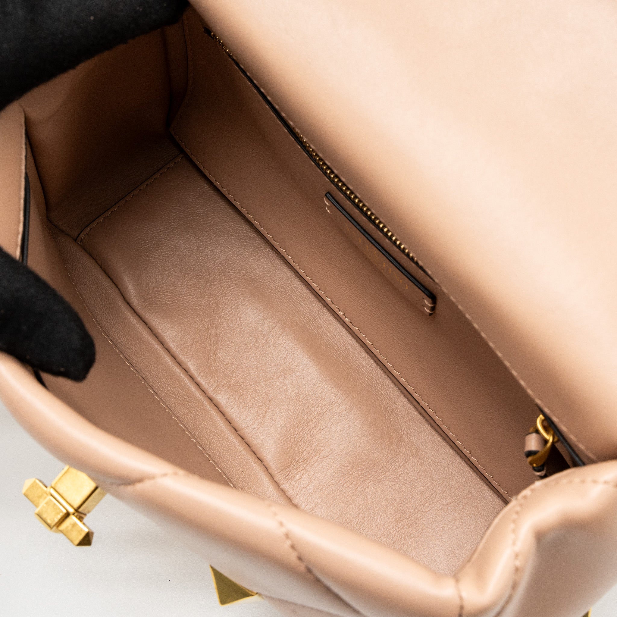 VALENTINO MEDIUM ROMAN STUD SHOULDER BAG NAPPA POUDRE GHW