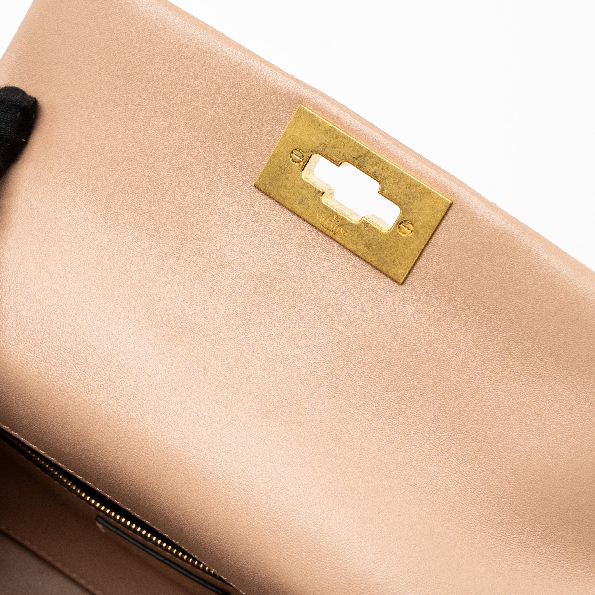 VALENTINO MEDIUM ROMAN STUD SHOULDER BAG NAPPA POUDRE GHW