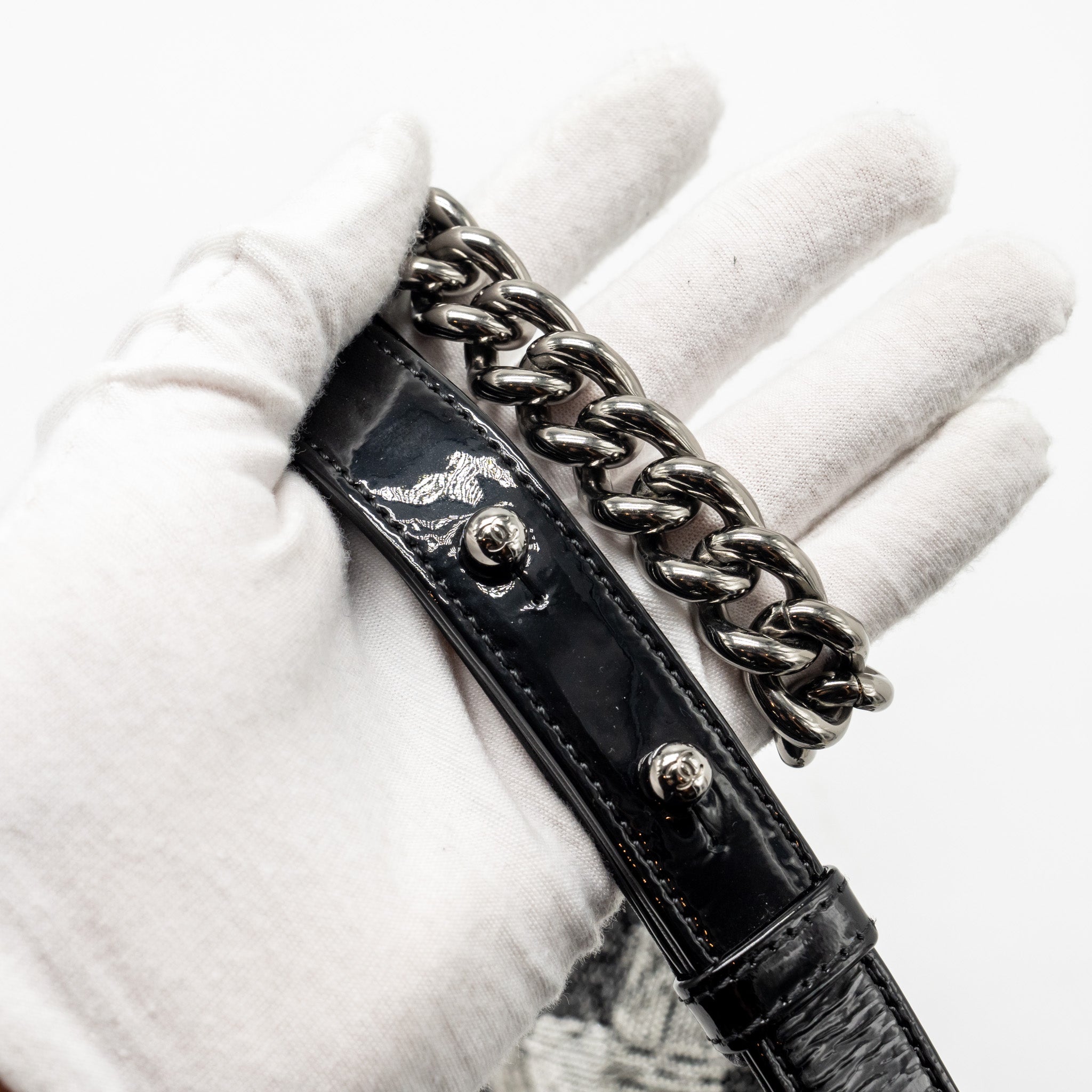 CHANEL MEDIUM BOY BAG SEQUIN/PATENT BLACK/WHITE SHW