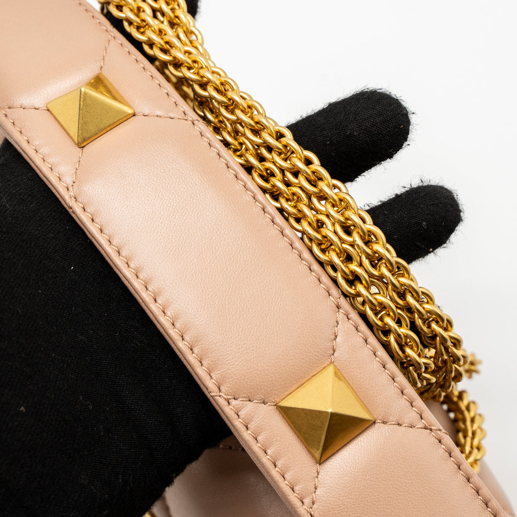 VALENTINO MEDIUM ROMAN STUD SHOULDER BAG NAPPA POUDRE GHW