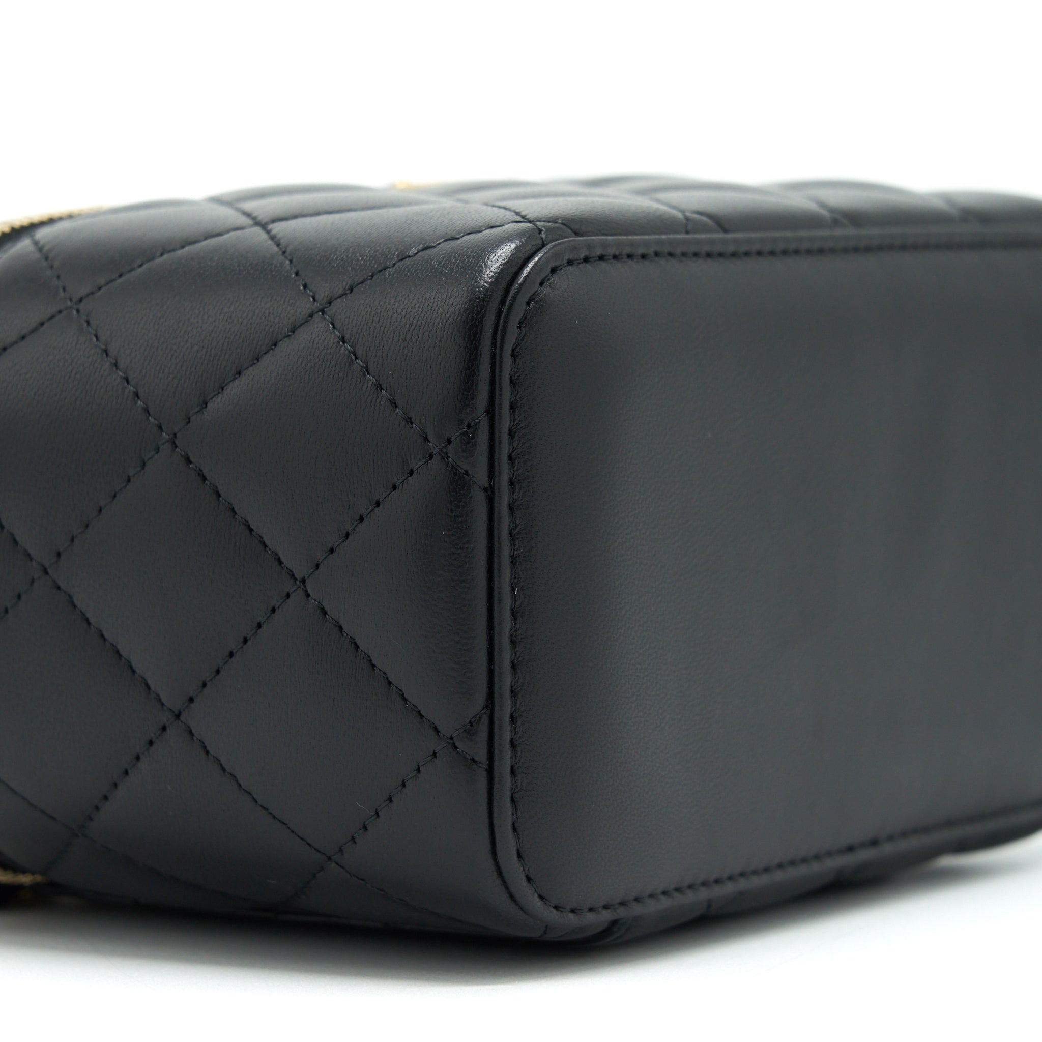 CHANEL 22S PEARL CRUSH LONG VANITY WITH CHAIN LAMBSKIN BLACK GHW