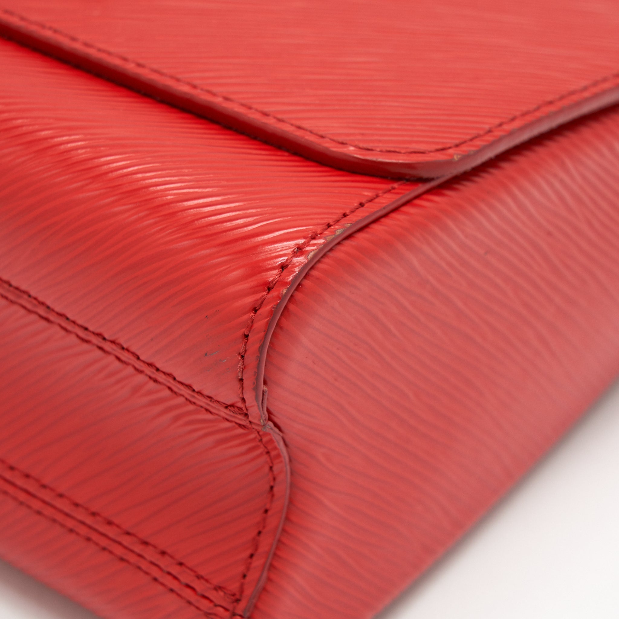 LOUIS VUITTON TWIST BAG MM RED SHW