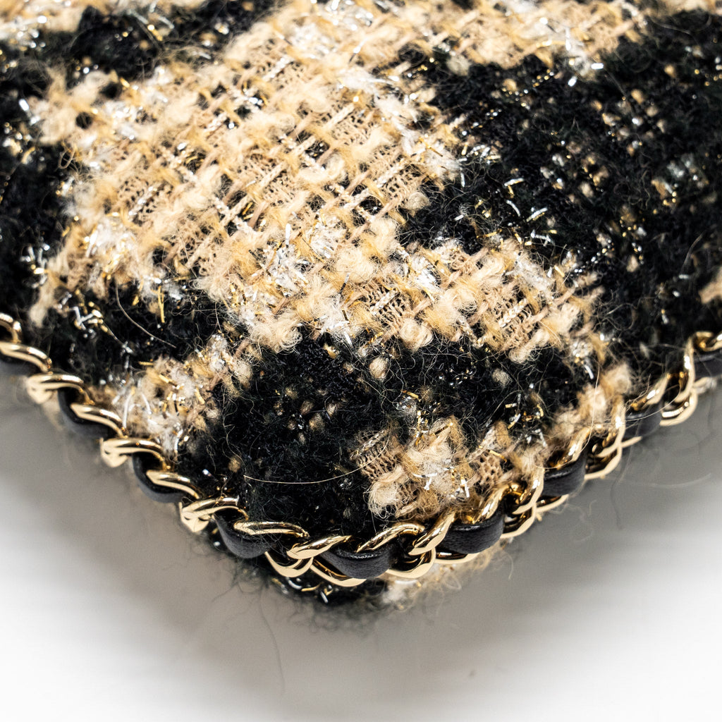 CHANEL VERTICAL PHONE CASE TWEED BEIGE / BLACK LGHW
