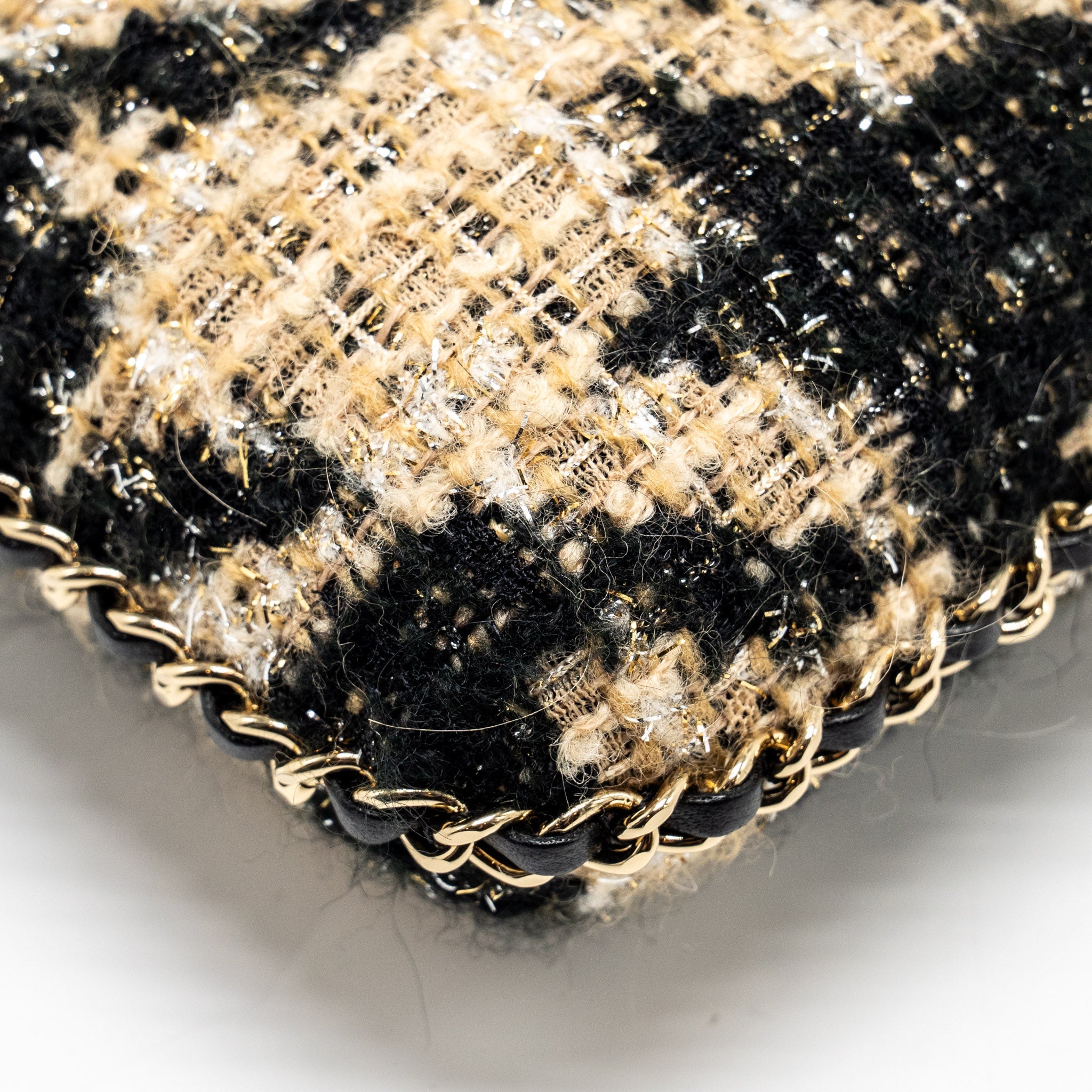CHANEL VERTICAL PHONE CASE TWEED BEIGE / BLACK LGHW
