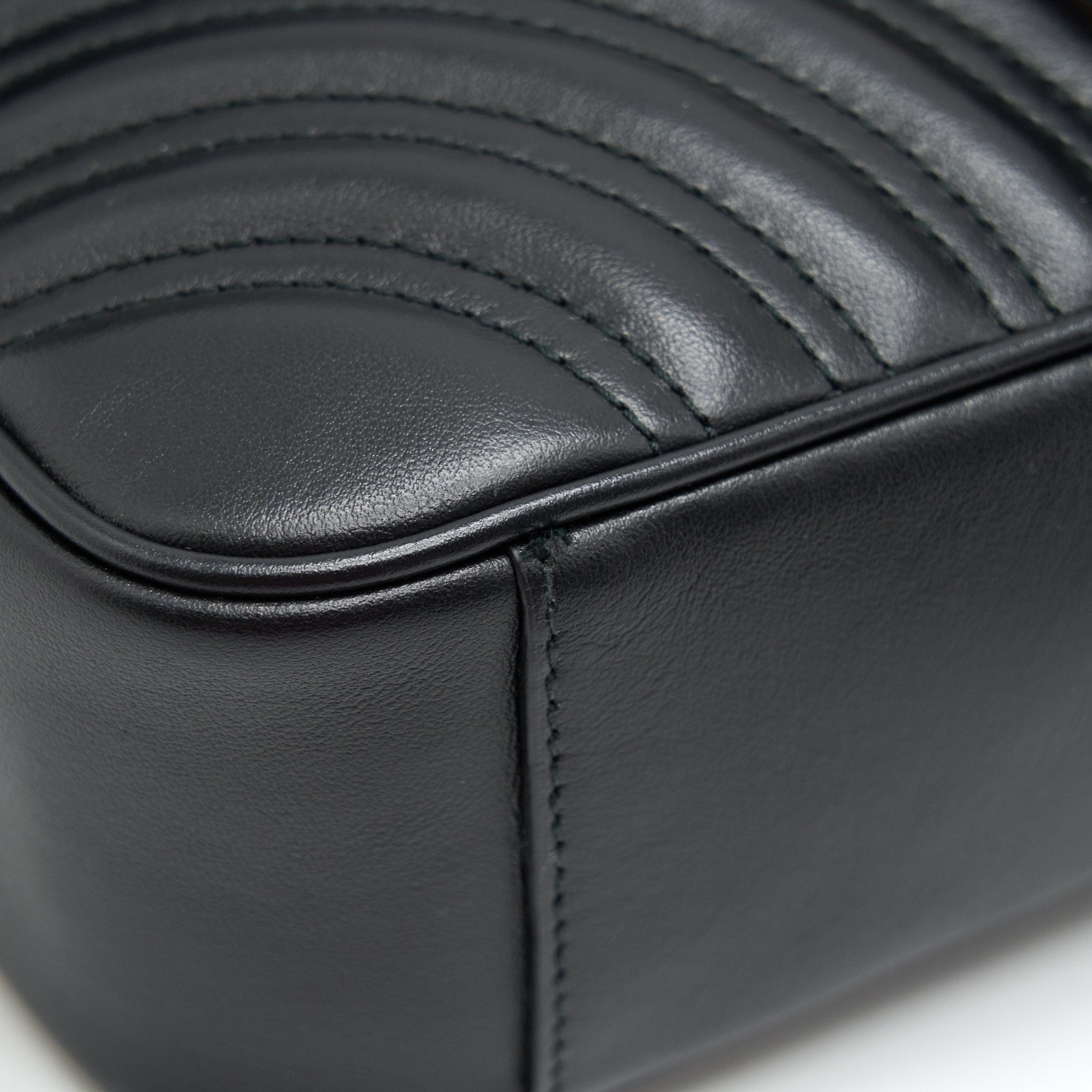 GUCCI GG MARMONT SHOULDER BAG 26CM BLACK WITH GHW