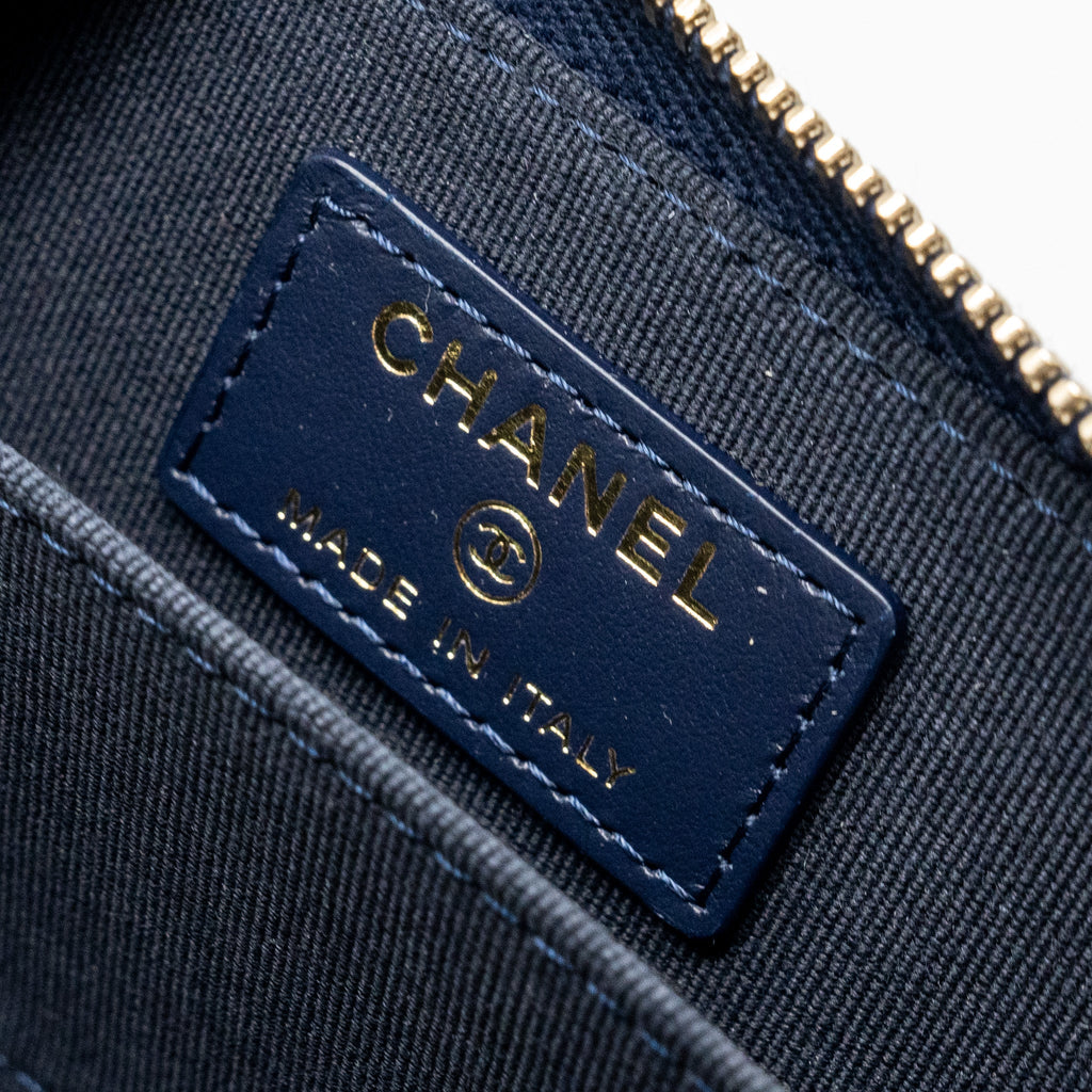CHANEL QUILTED ZIP CARD HOLDER CAVIAR NAVY SHW (MICROCHIP)