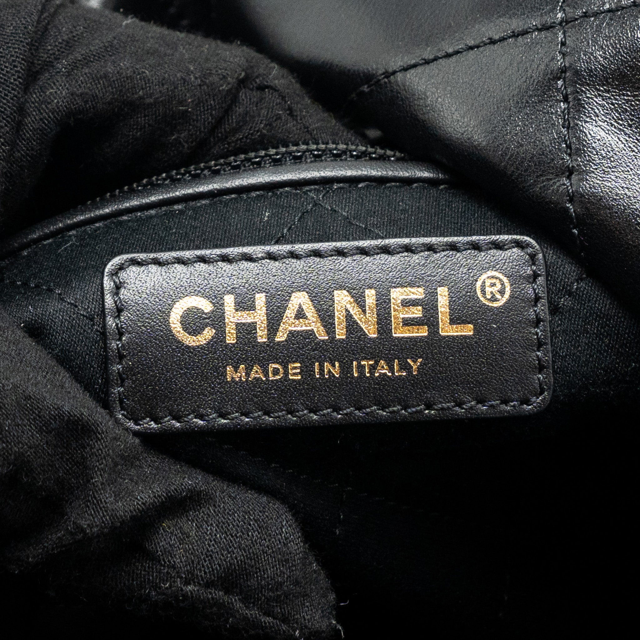 CHANEL MEDIUM 22 BAG GOLD LETTER SHINY CALFSKIN BLACK GHW (MICROCHIP)