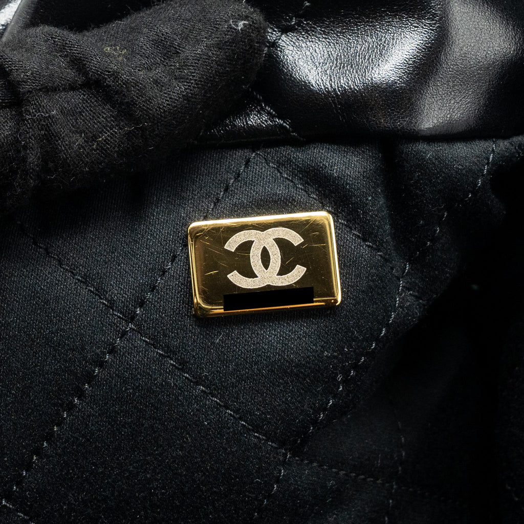 CHANEL MEDIUM 22 BAG GOLD LETTER SHINY CALFSKIN BLACK GHW (MICROCHIP)
