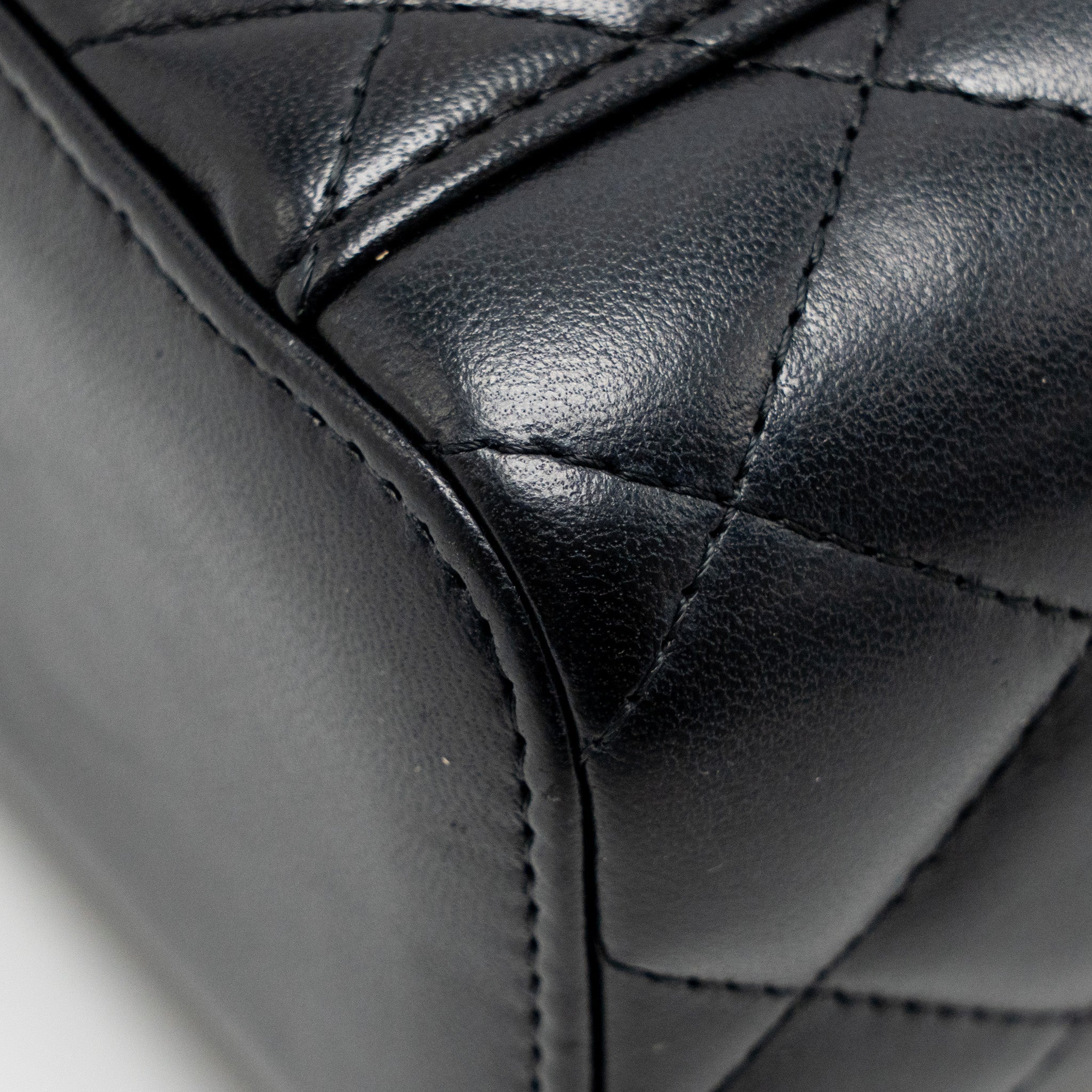 CHANEL 22S PEARL CRUSH MINI VANITY WITH CHAIN LAMBSKIN BLACK GHW