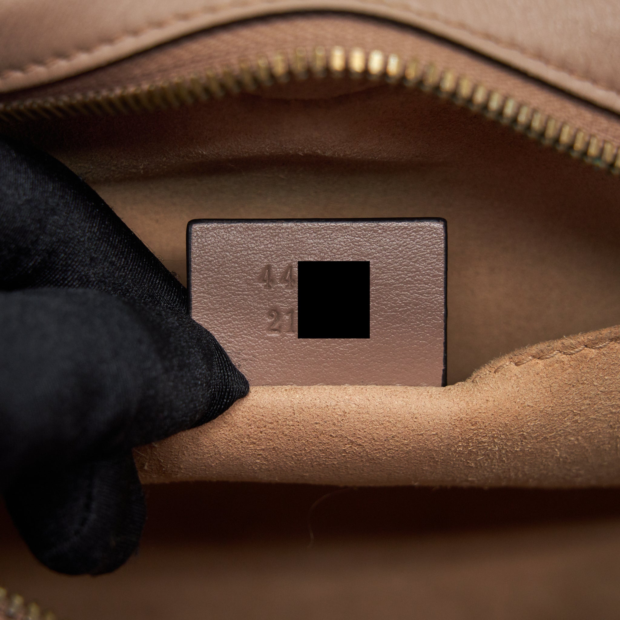 GUCCI GG MARMONT SMALL MATELASSE SHOULDER BAG IN BEIGE