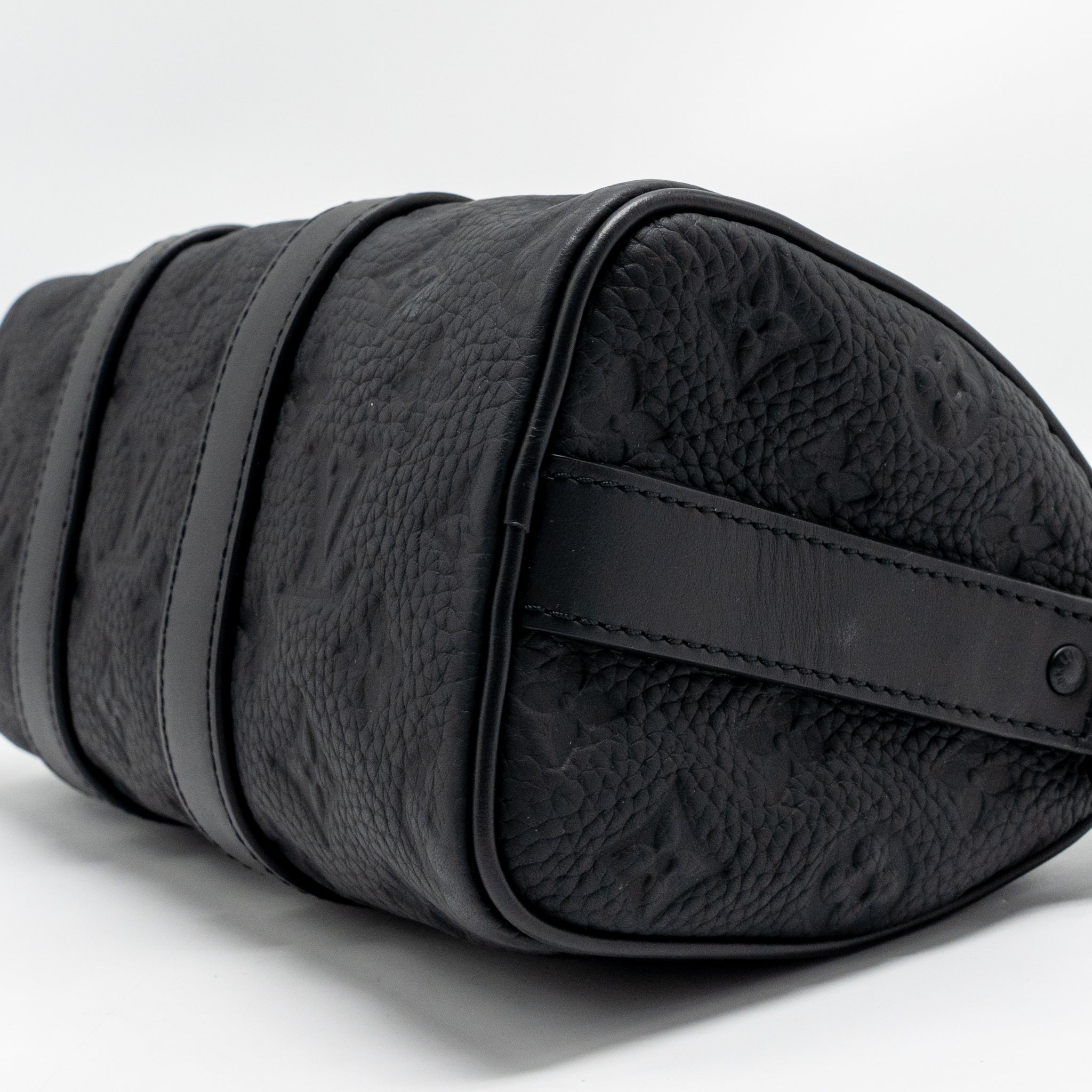 LOUIS VUITTON KEEPALL BANDOULIERE 25 MONOGRAM TAURILLON LEATHER BLACK WITH BLACK HARDWARE