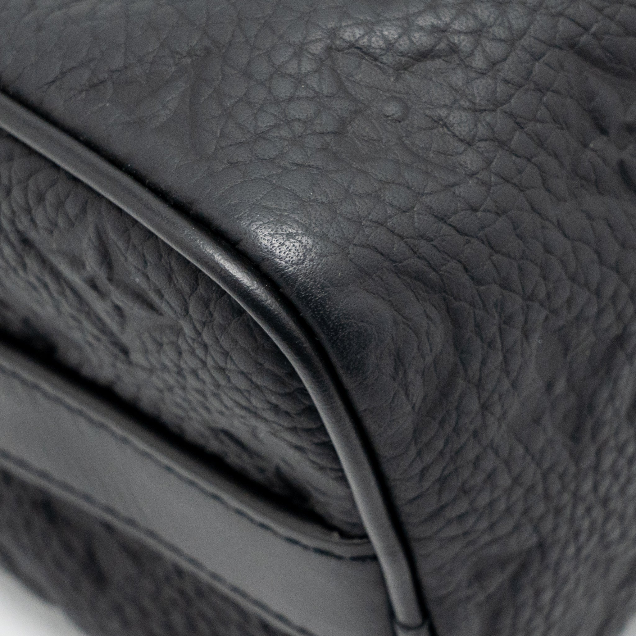 LOUIS VUITTON KEEPALL BANDOULIERE 25 MONOGRAM TAURILLON LEATHER BLACK WITH BLACK HARDWARE