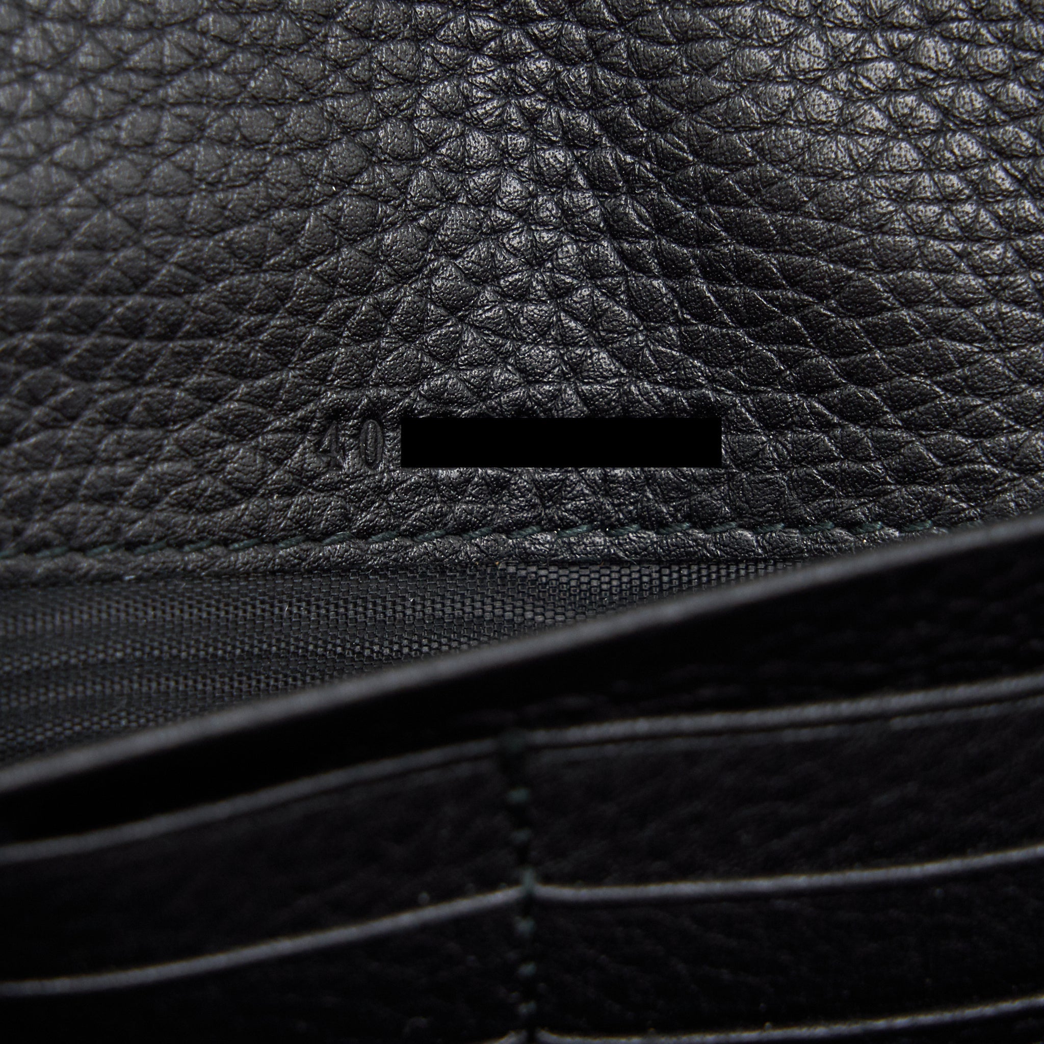 GUCCI GRAINED CALFSKIN GG LOGO WALLET ON CHAIN WITH GHW