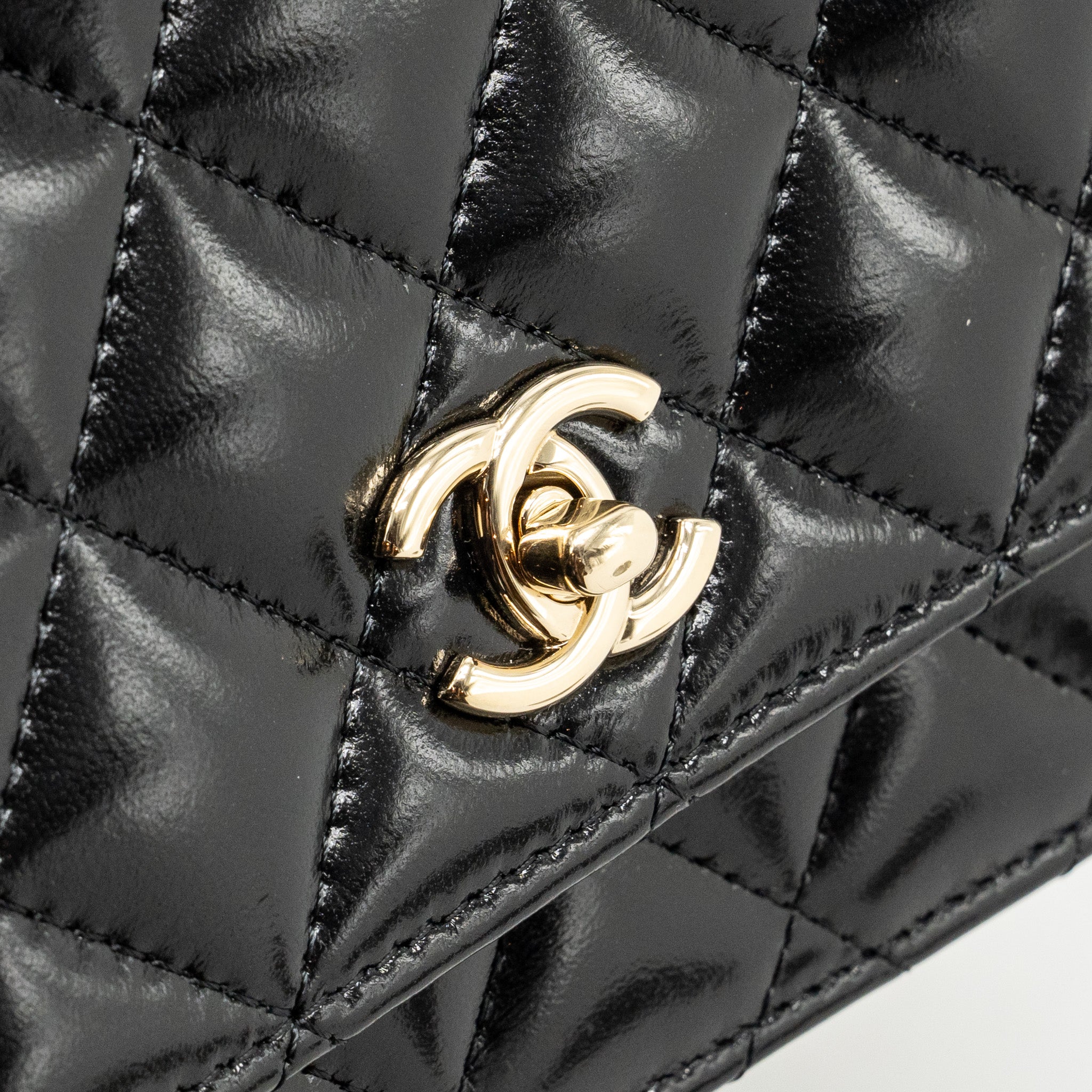 CHANEL WALLET ON CC DETAILED CHAIN SHINY LAMBSKIN BLACK GHW (MICROCHIP)