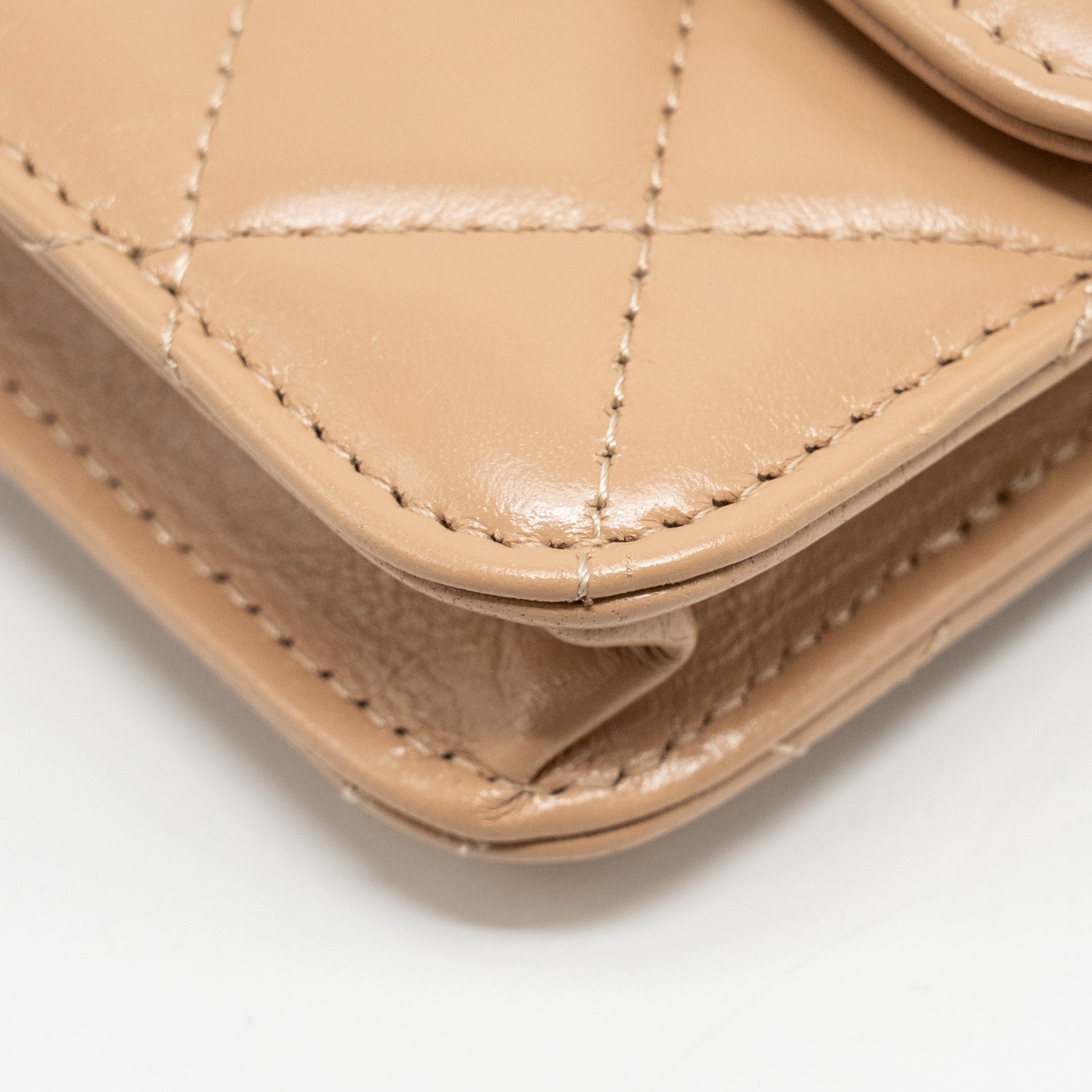 CHANEL 21A GOLD CRUSH MINI FLAP CLUTCH WITH ADJUSTABLE CHAIN CALFSKIN BEIGE GHW