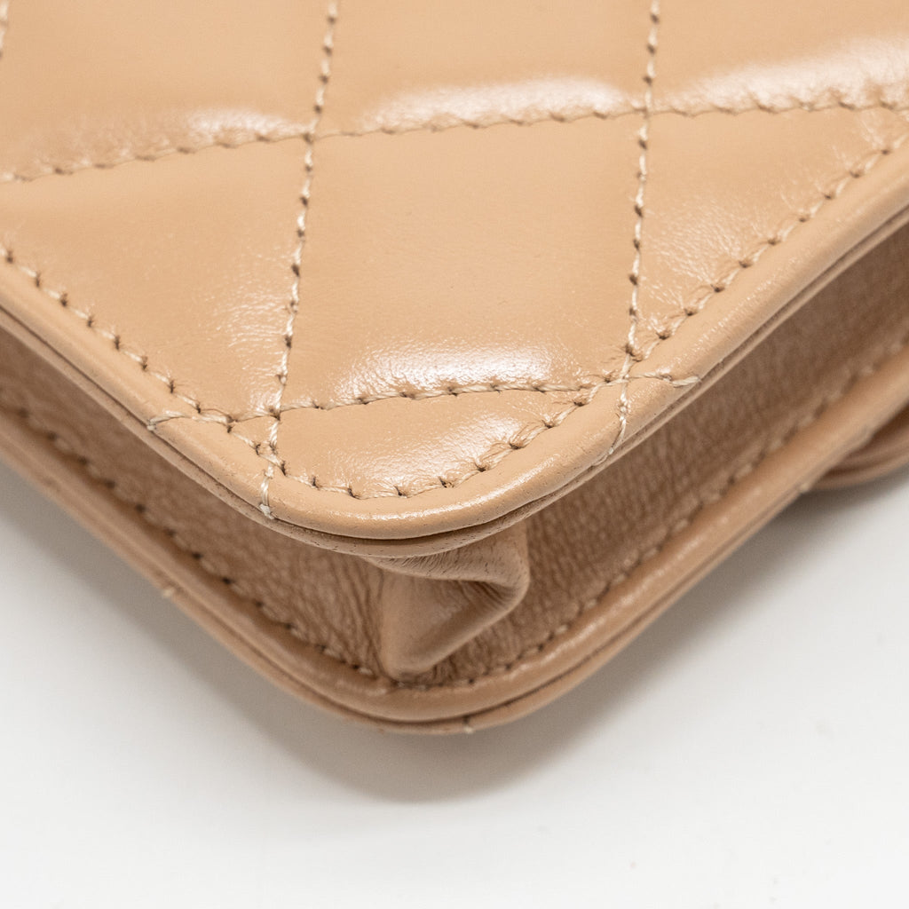 CHANEL 21A GOLD CRUSH MINI FLAP CLUTCH WITH ADJUSTABLE CHAIN CALFSKIN BEIGE GHW