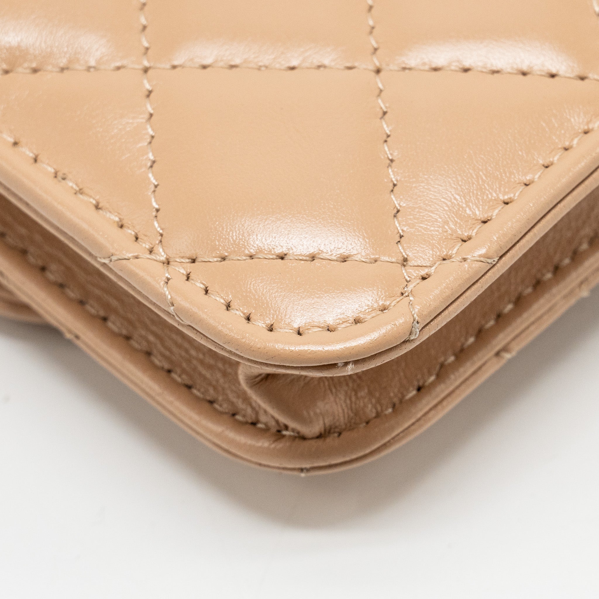 CHANEL 21A GOLD CRUSH MINI FLAP CLUTCH WITH ADJUSTABLE CHAIN CALFSKIN BEIGE GHW