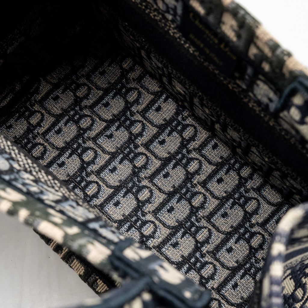DIOR SMALL BOOK TOTE BLUE/ECRU DIOR OBLIQUE EMBROIDRY
