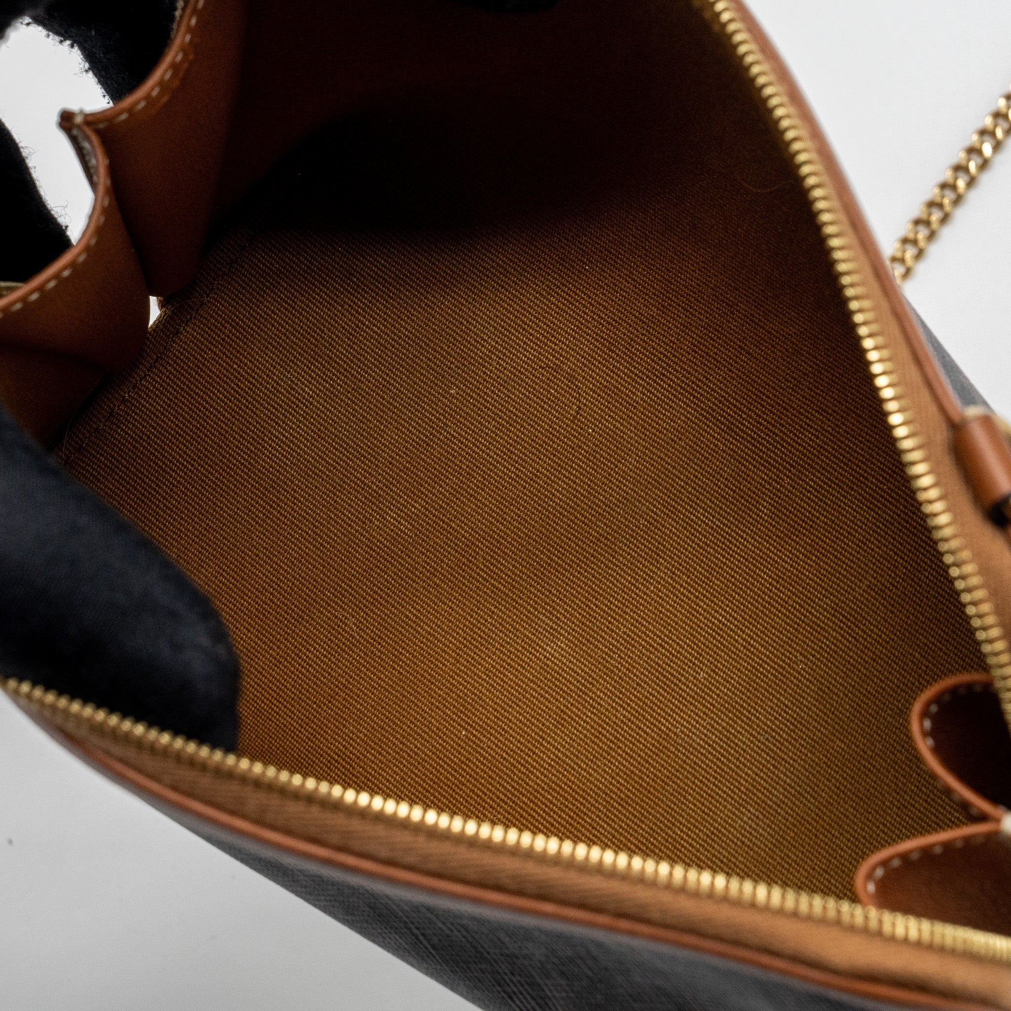 CELINE CLUTCH WITH CHAIN TRIOMPHE CANVAS/LAMBSKIN TAN GHW