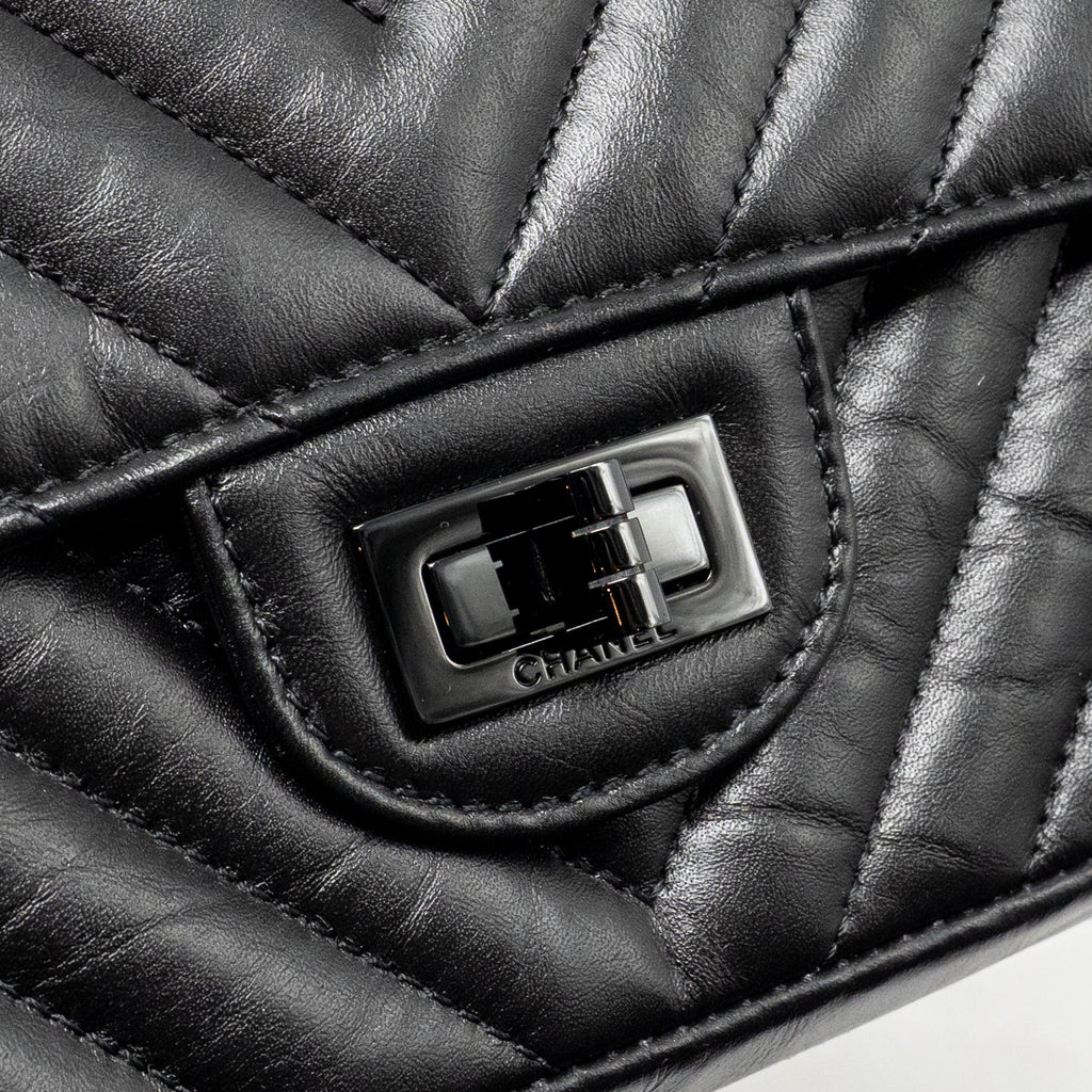 CHANEL MINI 2.55 REISSUE FLAP BAG CHEVRON AGED CALFSKIN SO BLACK