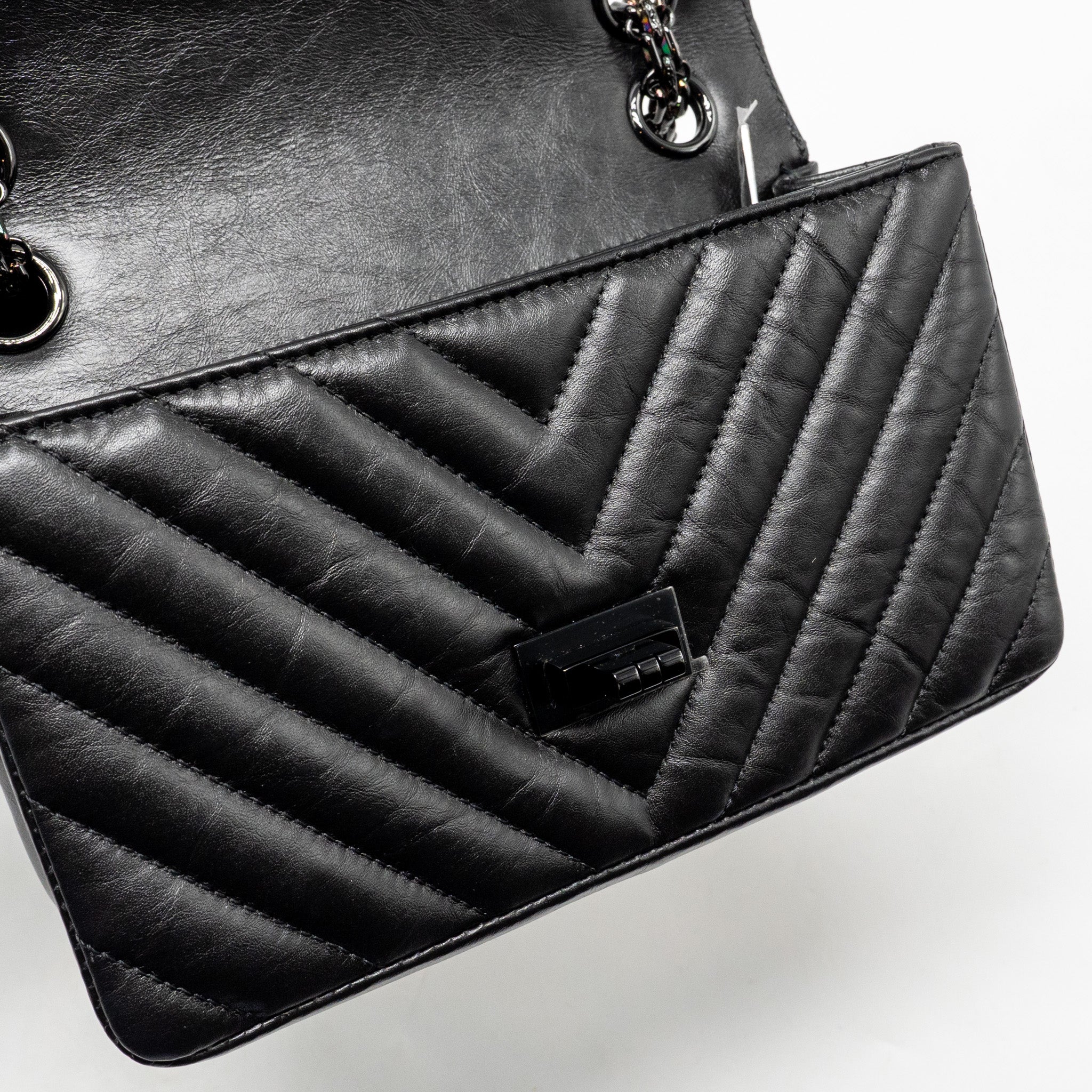 CHANEL MINI 2.55 REISSUE FLAP BAG CHEVRON AGED CALFSKIN SO BLACK