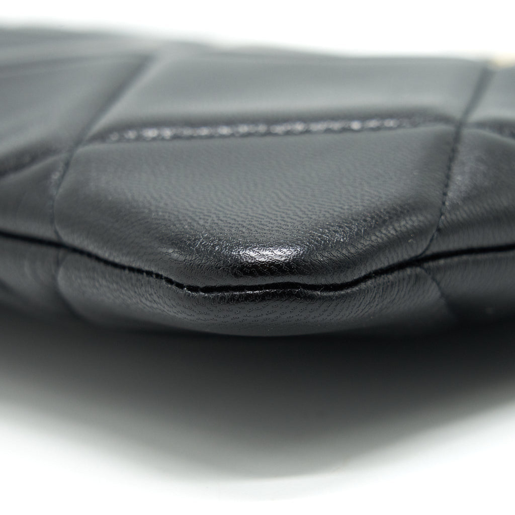 CHANEL 19 POUCH BLACK GHW