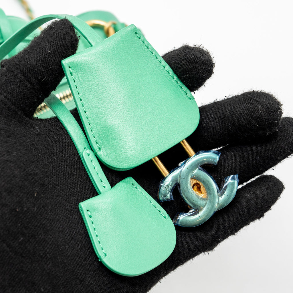 CHANEL MEDIUM FILIGREE VANITY CASE CAVIAR GREEN GHW