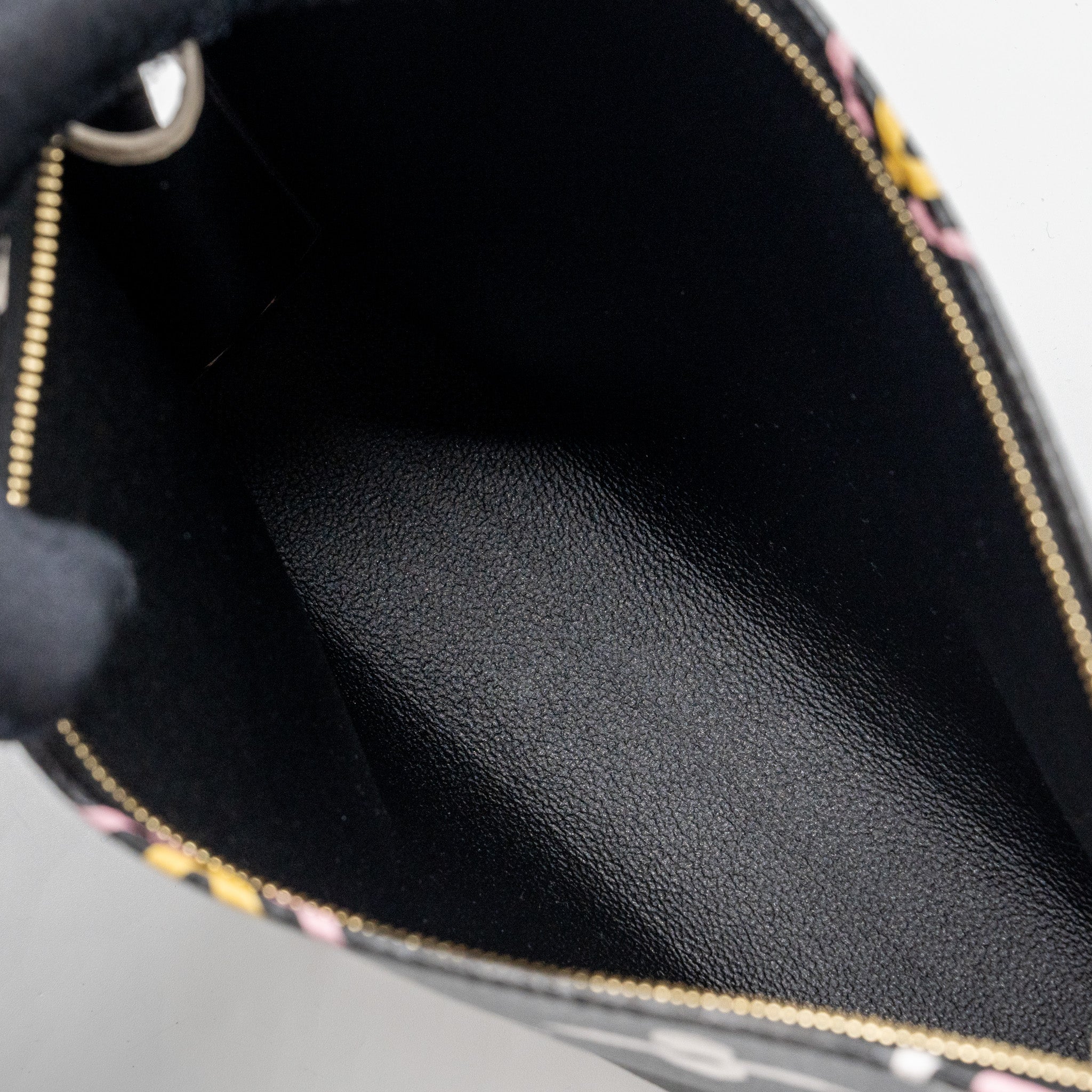 LOUIS VUITTON WILD AT HEART TOILETRY POCHETTE CANVAS BLACK / WHITE/ PINK GHW