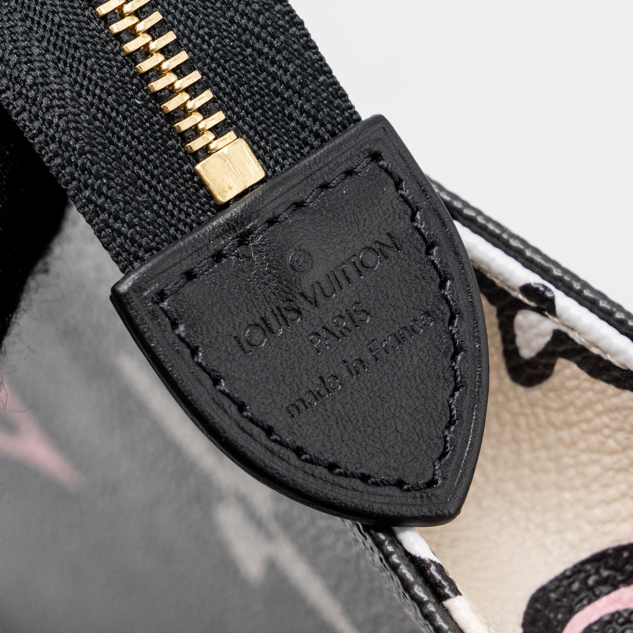 LOUIS VUITTON WILD AT HEART TOILETRY POCHETTE CANVAS BLACK / WHITE/ PINK GHW