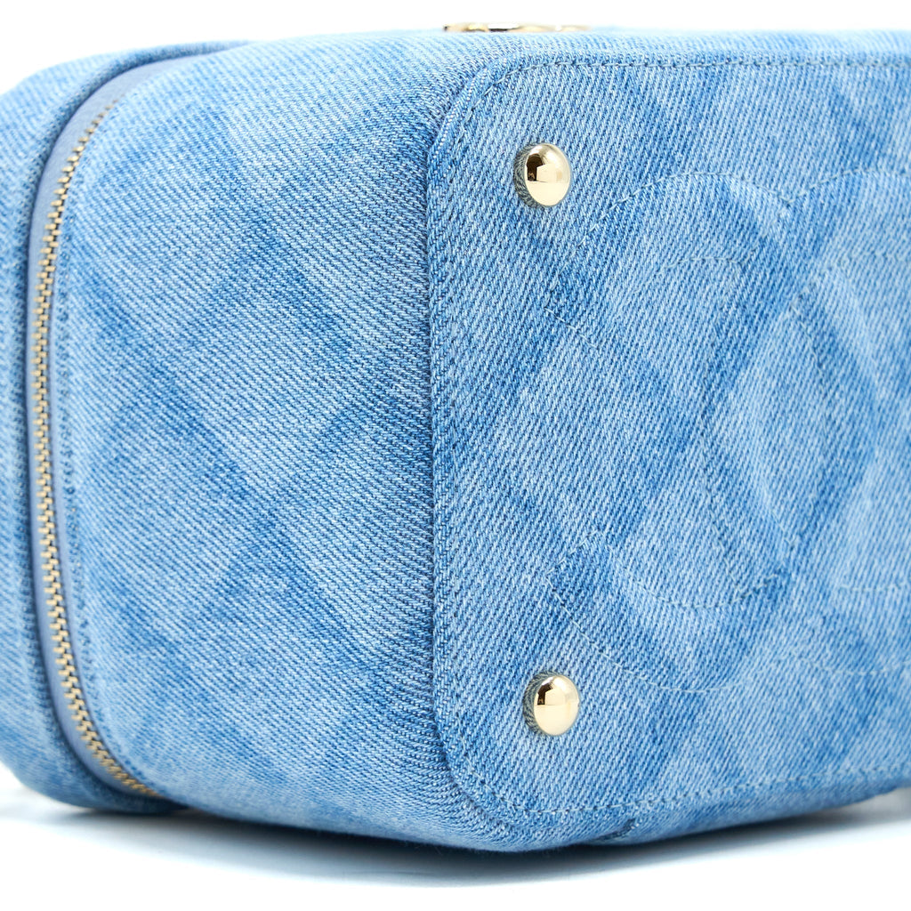 CHANEL VANITY CASE WITH CHAIN DENIM LGHW (MICROCHIP)