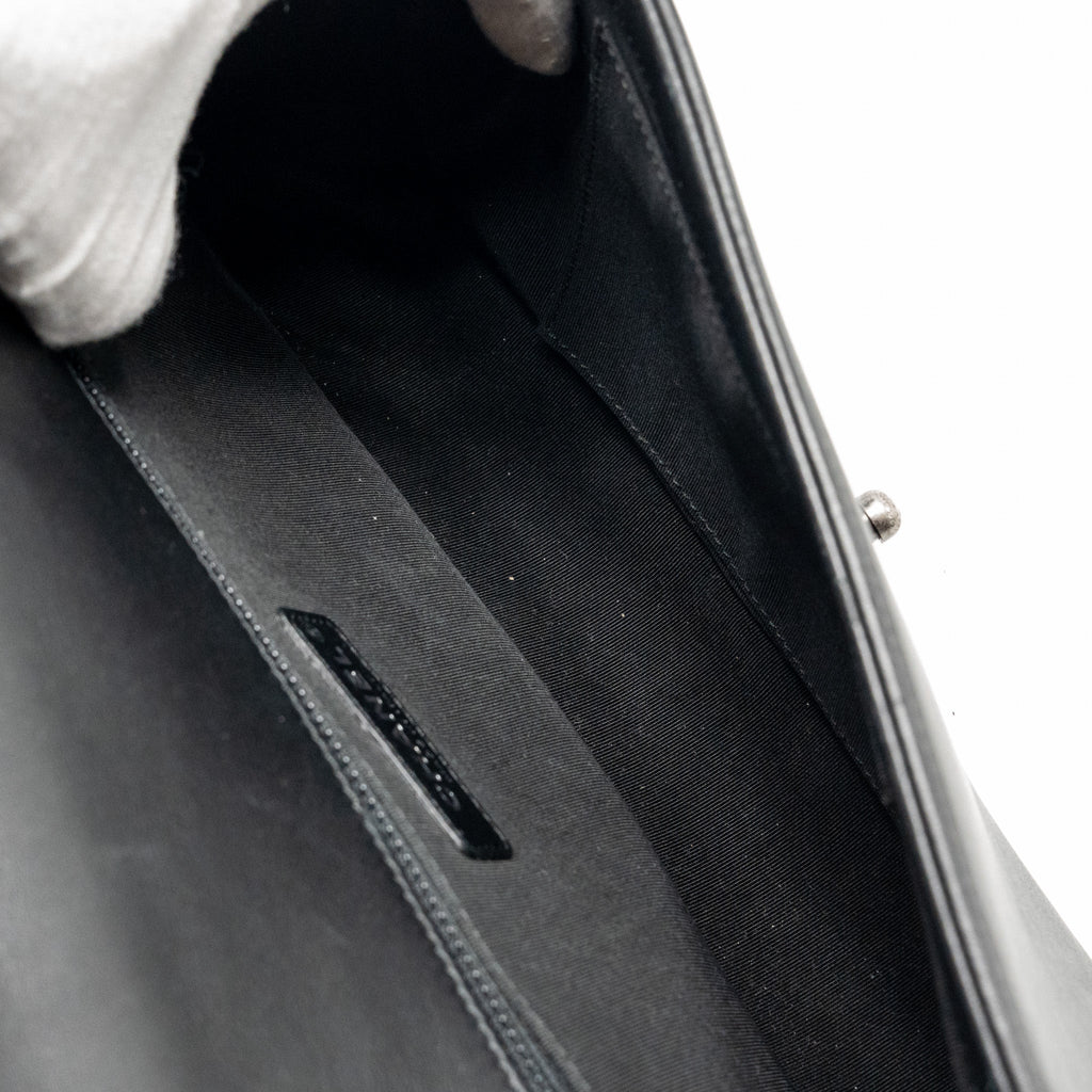 CHANEL NEW MEDIUM BOY BAG CALFSKIN BLACK RUTHENIUM HARDWARE