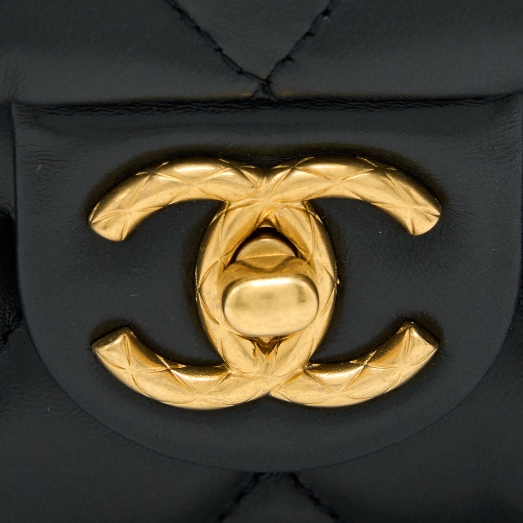 CHANEL 22K GOLD PILLAR ADJUSTMENT CHAIN FLAP BAG LAMBSKIN BLACK GHW (MICROCHIP)