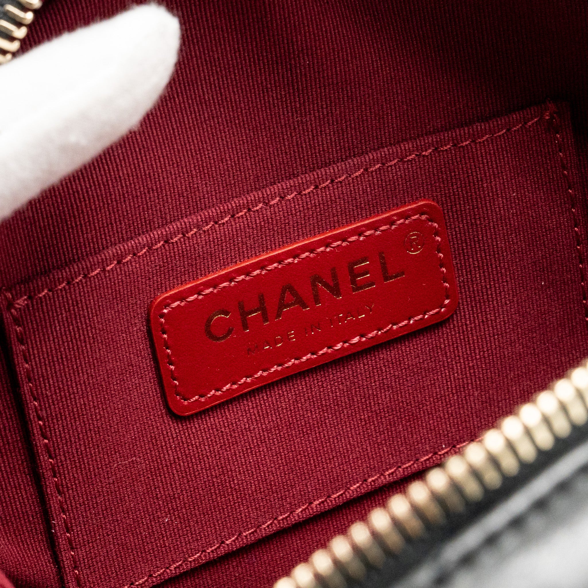 CHANEL ROUND VANITY WITH CHAIN LAMBSKIN BLACK GHW (MICROCHIP)