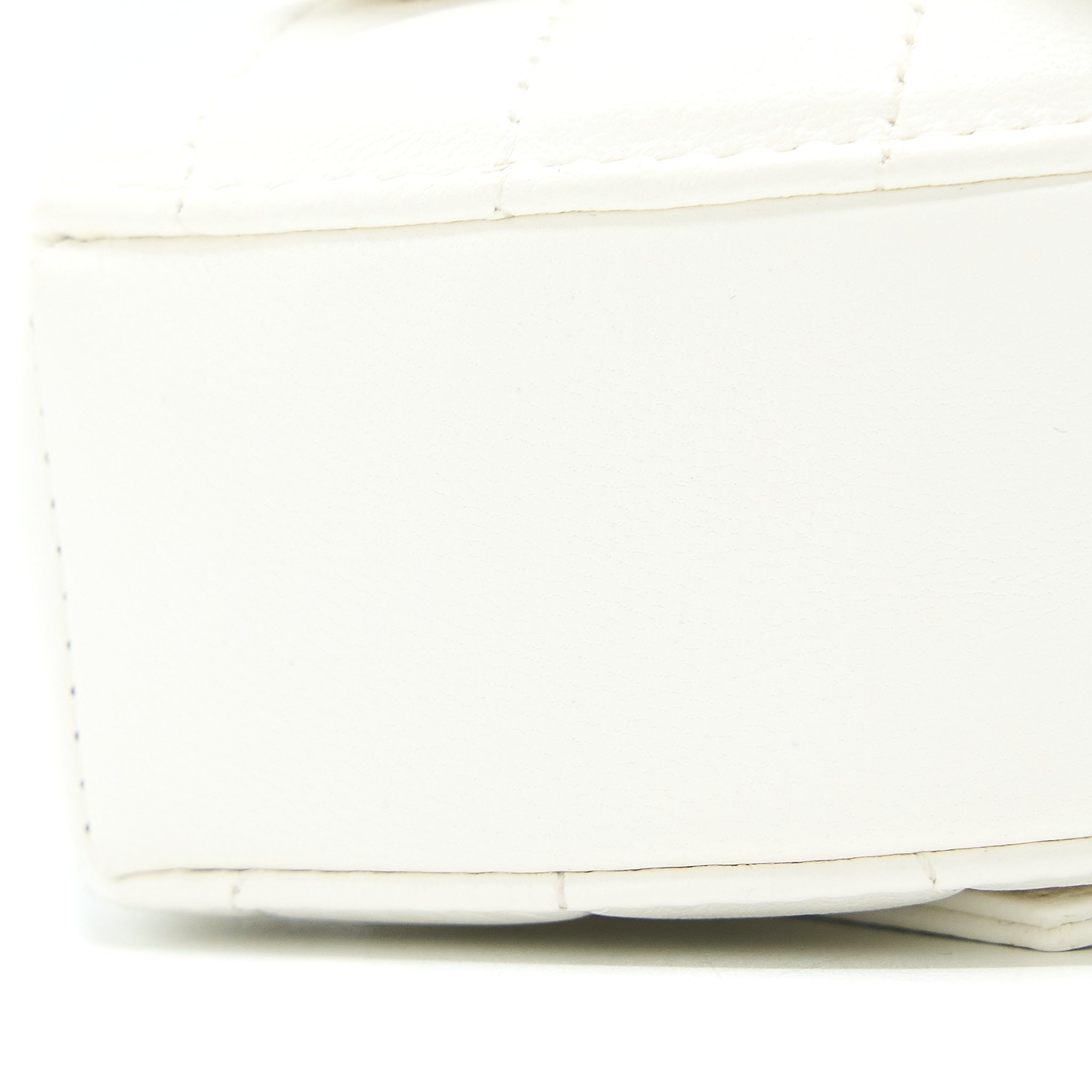 CHANEL 22S HEART BELT BAG LAMBSKIN WHITE LGHW