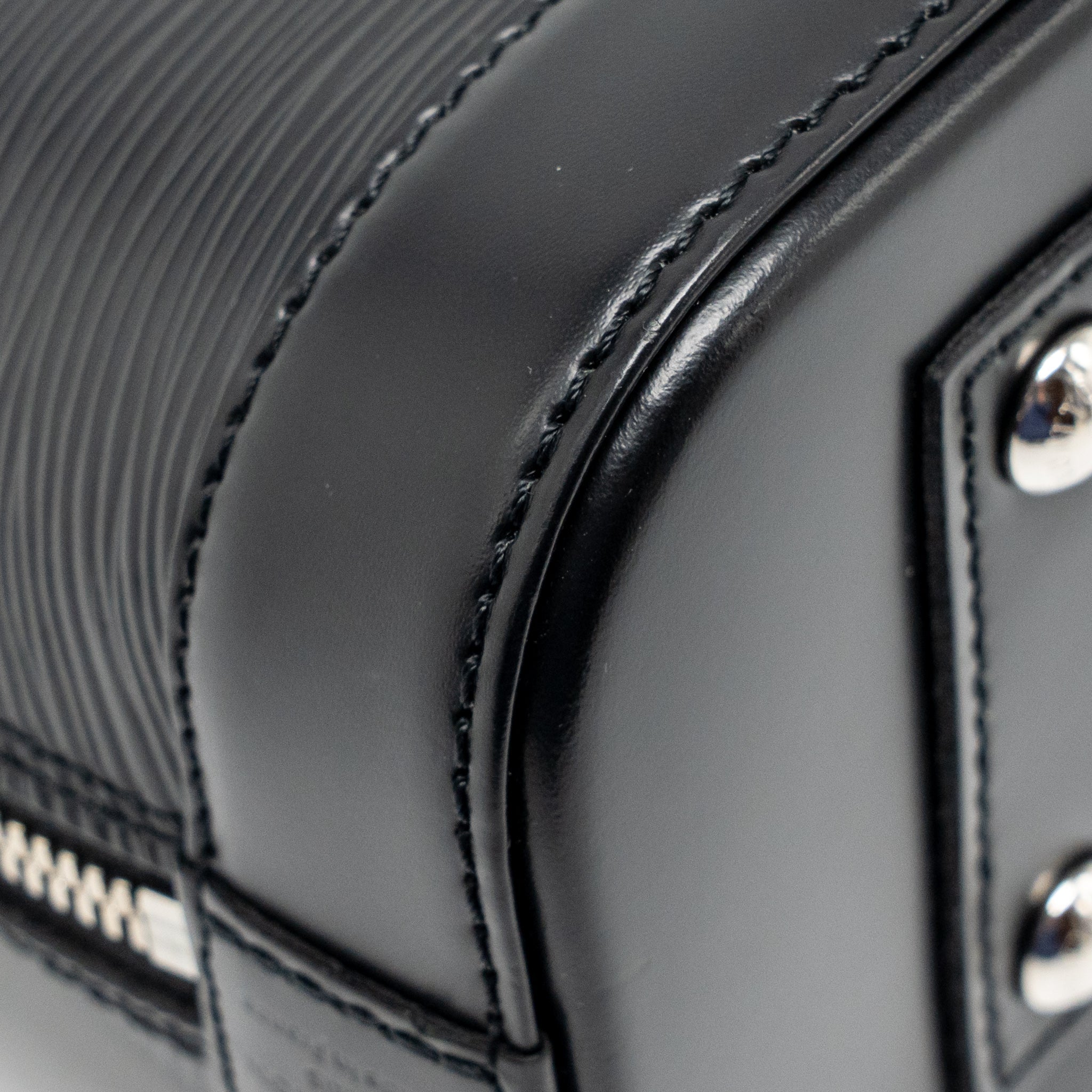 LOUIS VUITTON ALMA BB EPI LEATHER BLACK SHW