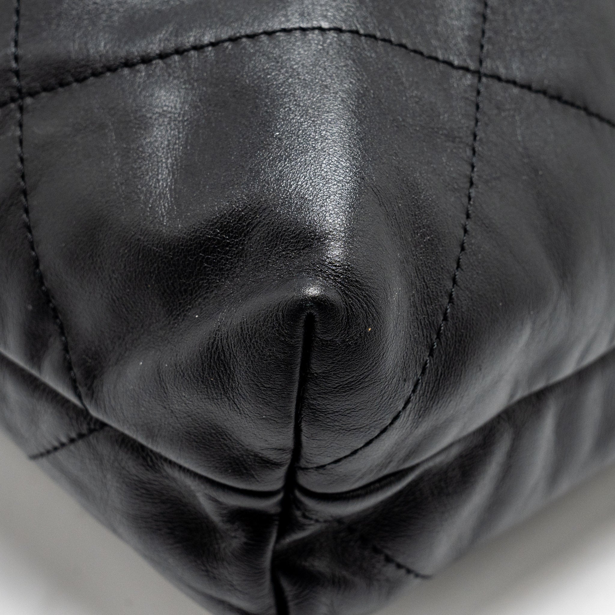 CHANEL MEDIUM 22 BAG CALFSKIN BLACK SHW (MICROCHIP)
