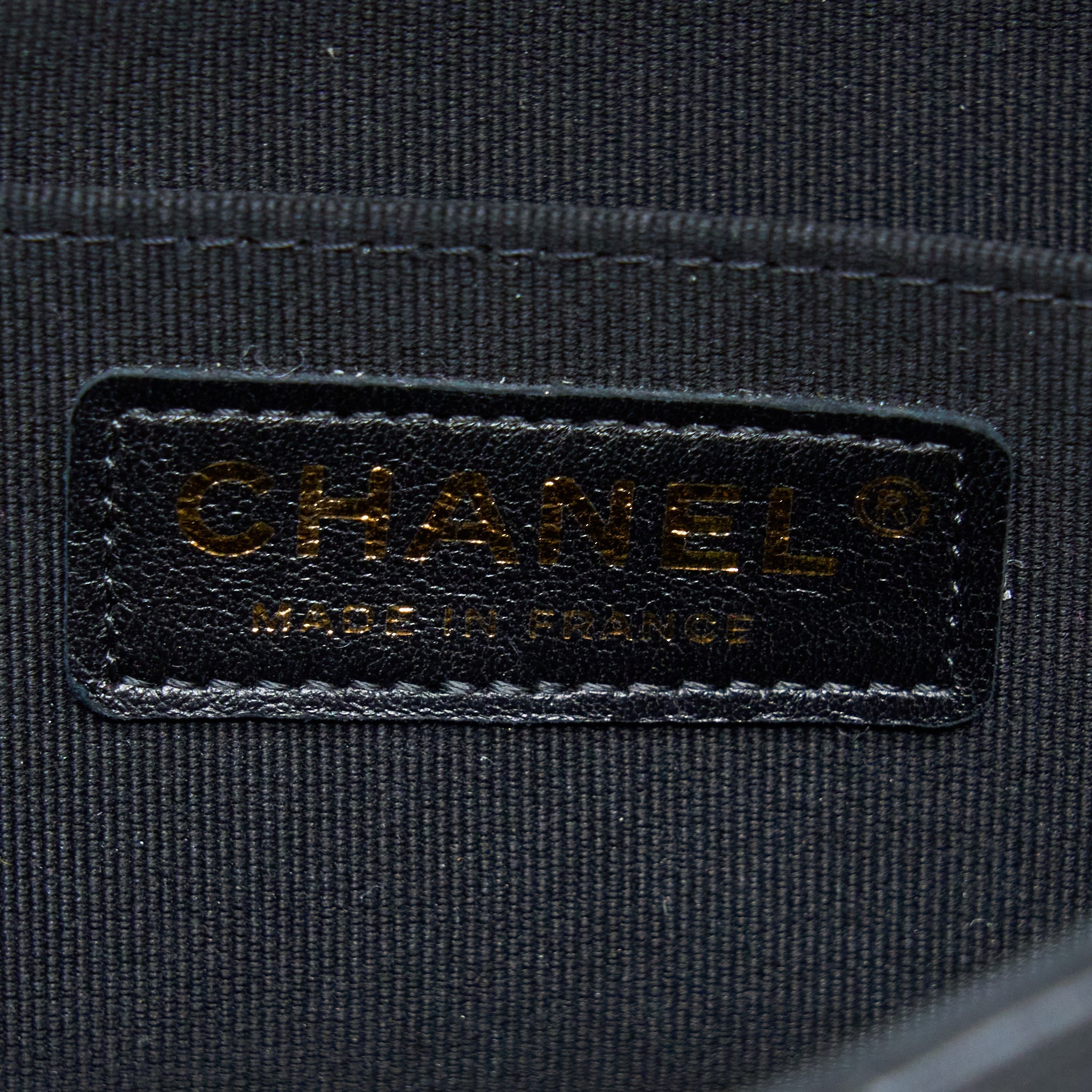 CHANEL 21A QUILTED DETAILED LOGO FLAP BAG LAMBSKIN BLACK GHW (MICROCHIP)