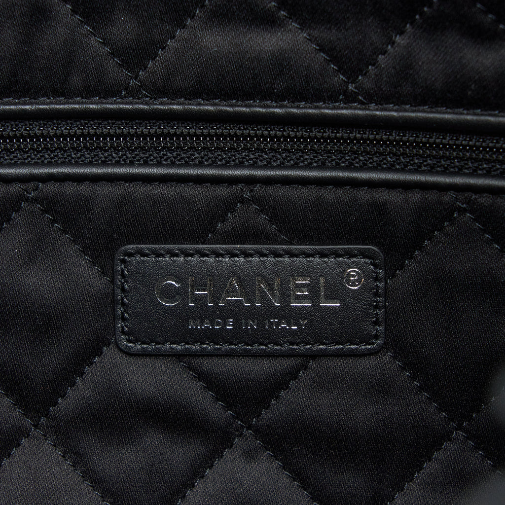 CHANEL MEDIUM 22 BAG SHINY CALFSKIN SO BLACK WITH BLACK HARDWARE (MICROCHIP)