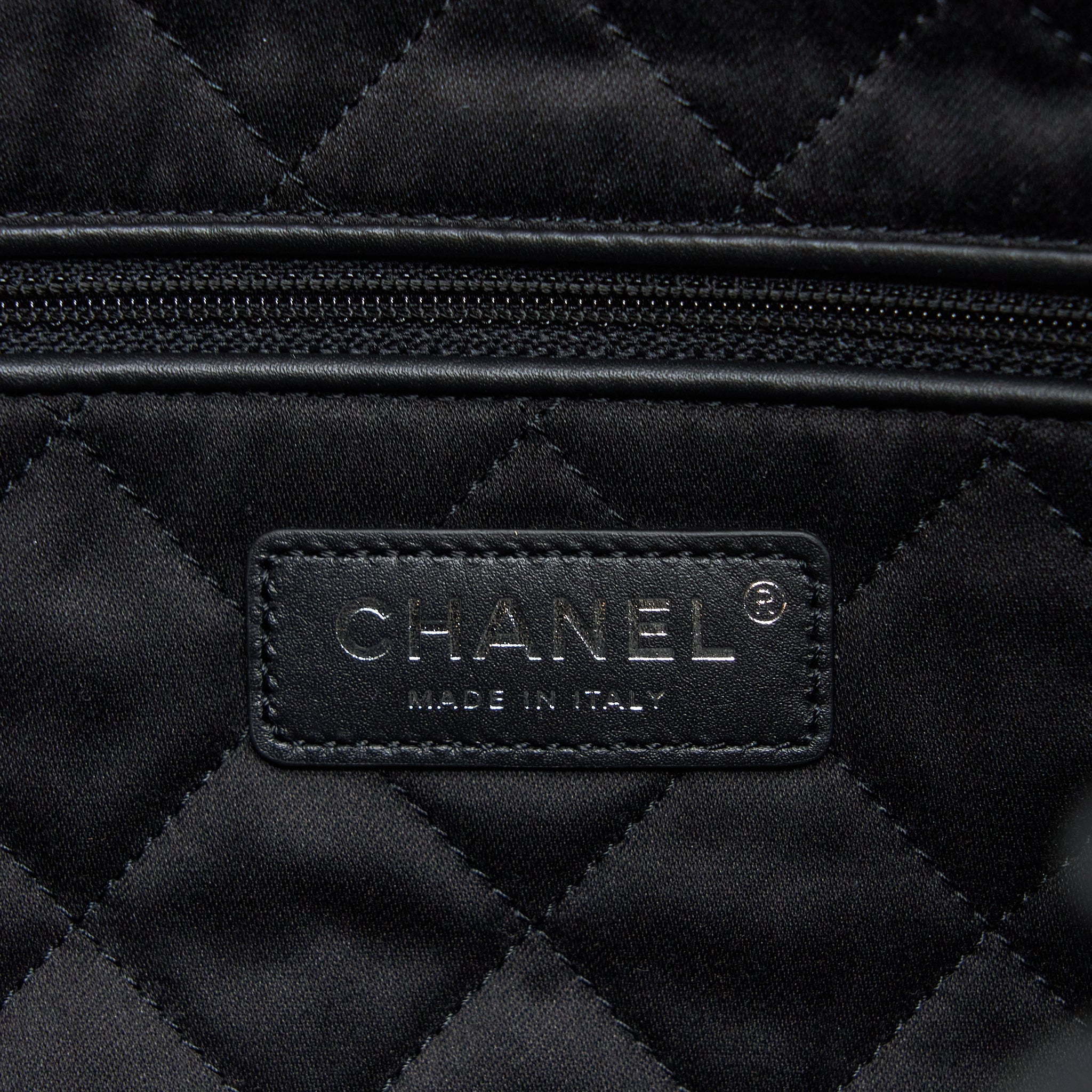CHANEL MEDIUM 22 BAG SHINY CALFSKIN SO BLACK WITH BLACK HARDWARE (MICROCHIP)