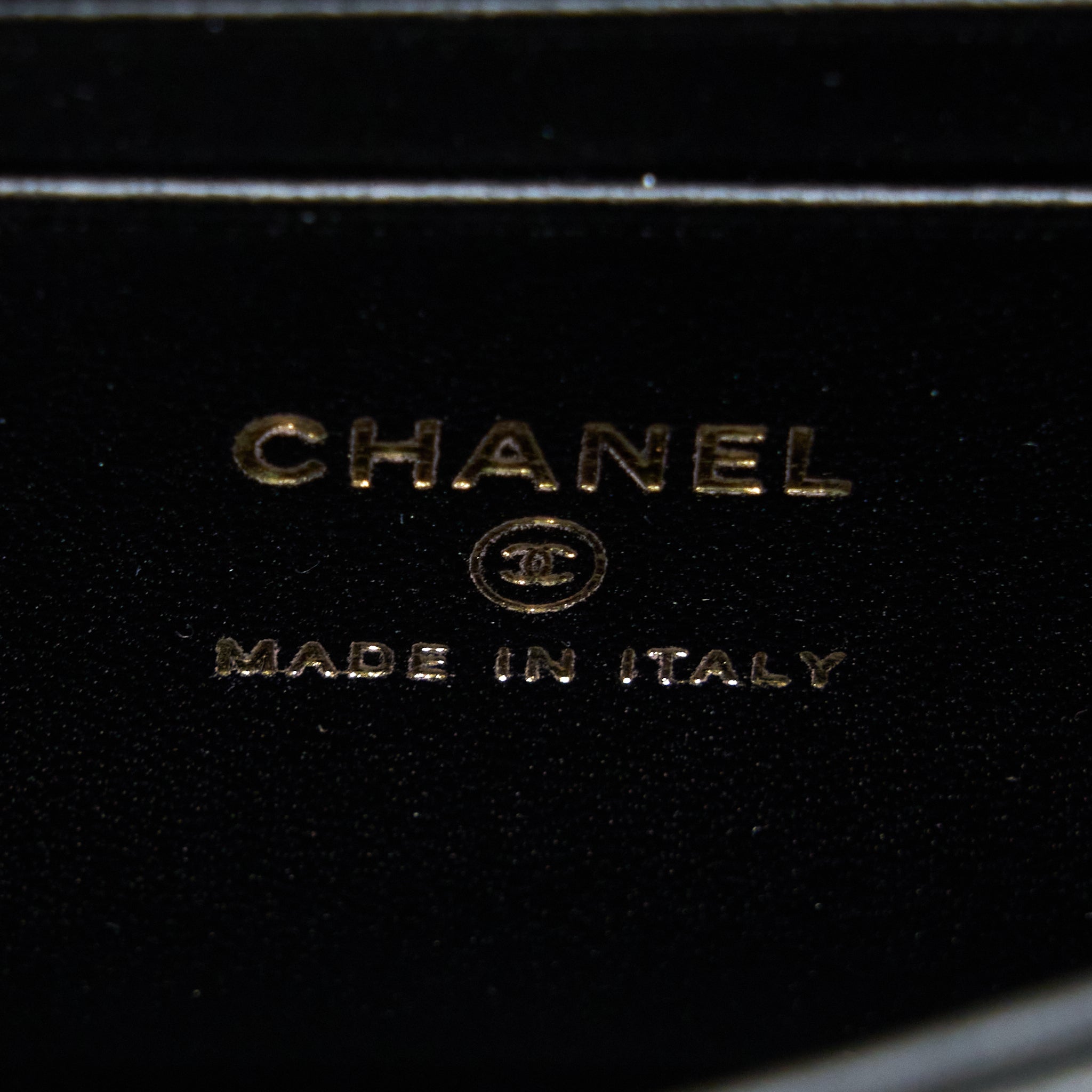 CHANEL 22B FLAP BAG ENAMEL/CC LOGO TOP HANDLE LAMBSKIN BLACK BRUSHED GHW