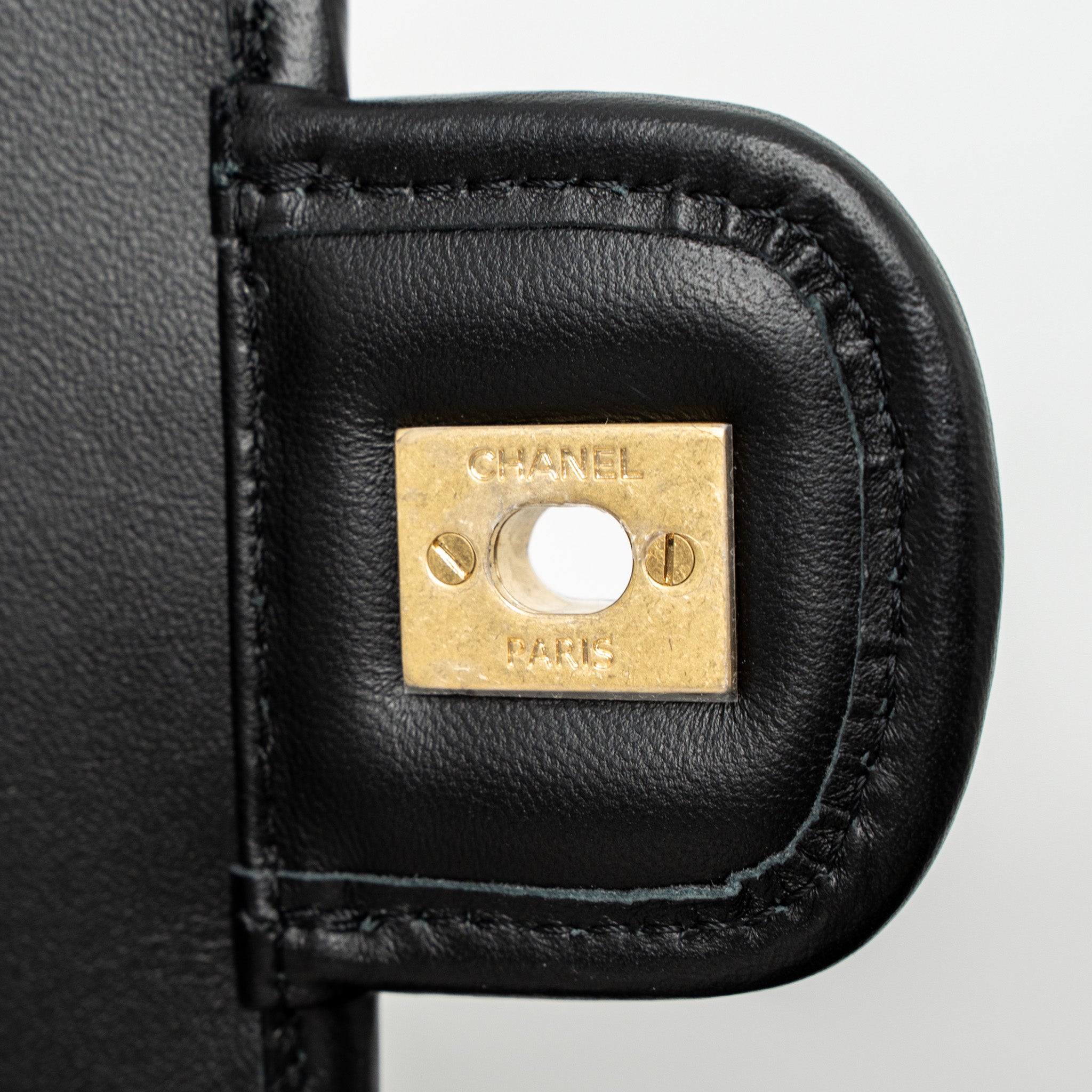 CHANEL 23C HOUNDSTOOTH WEAVING FLAP BAG TWEED/LAMBSKIN BLACK/WHITE BRUSHED GHW (MICROCHIP)